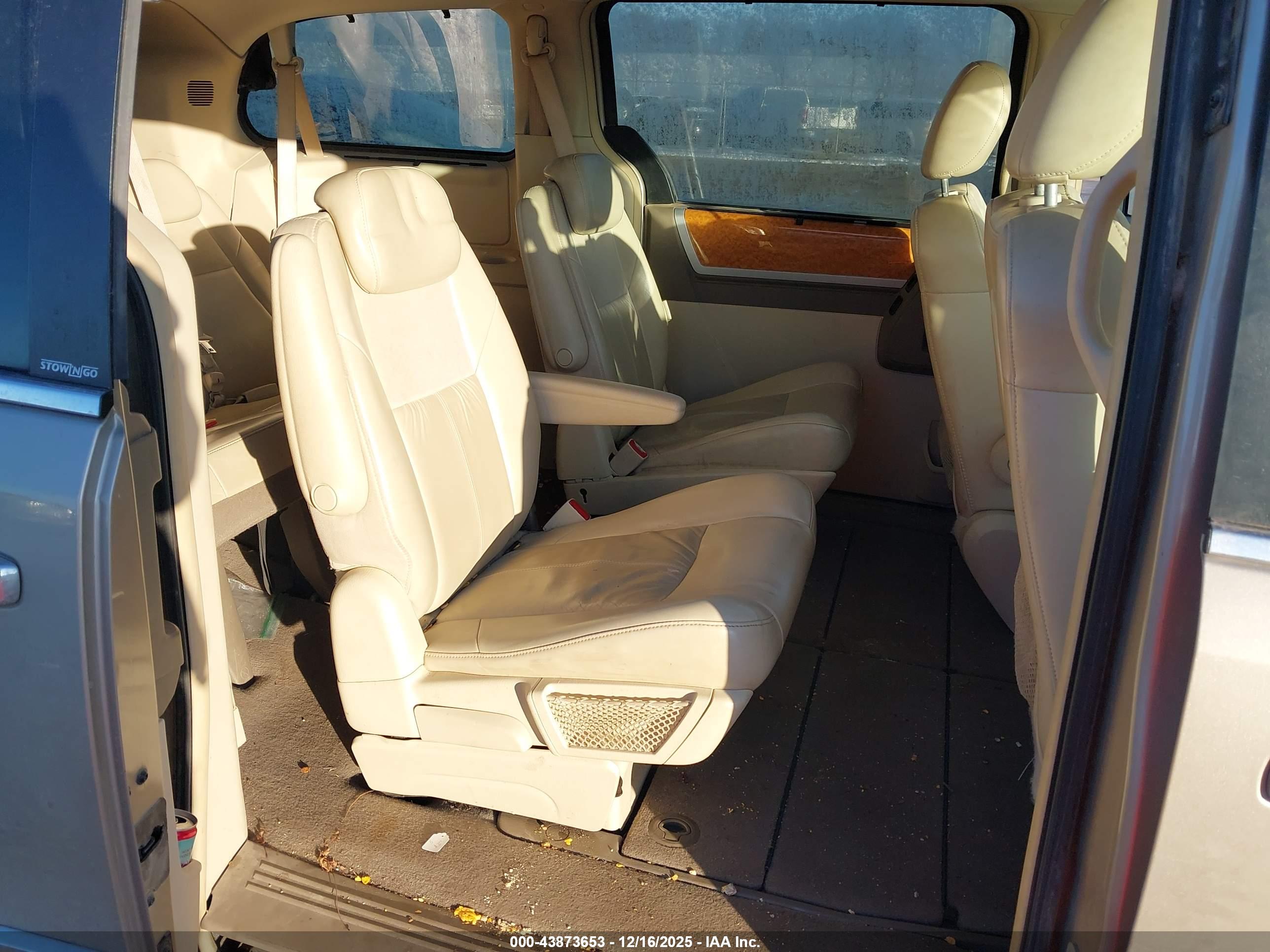 CHRYSLER TOWN image 8