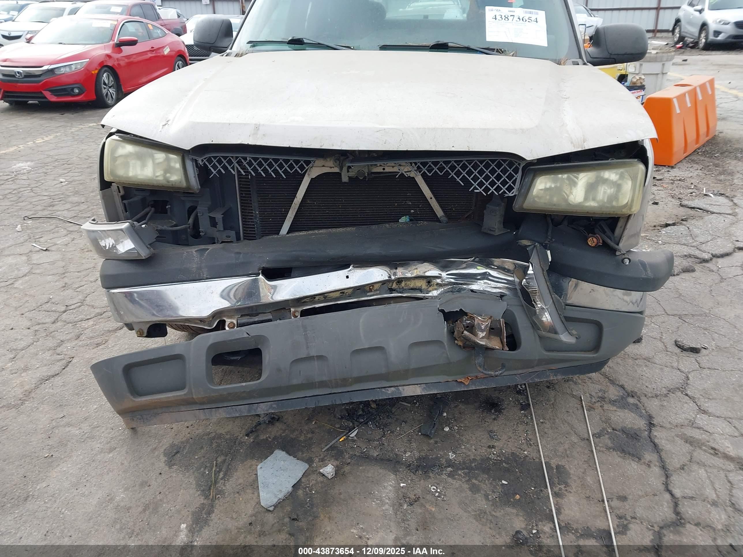 CHEVROLET SILVERADO image 6