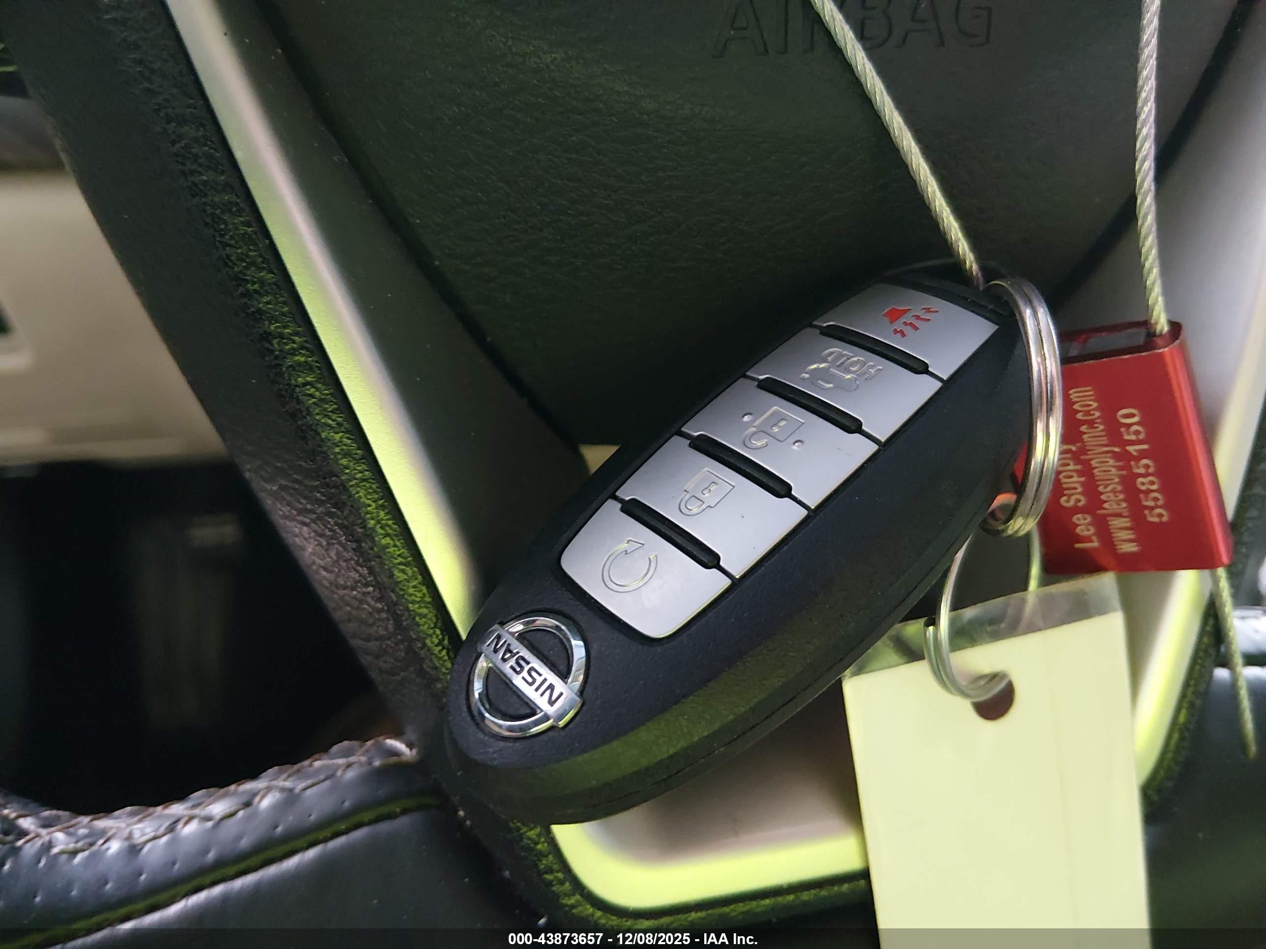 NISSAN MAXIMA image 11