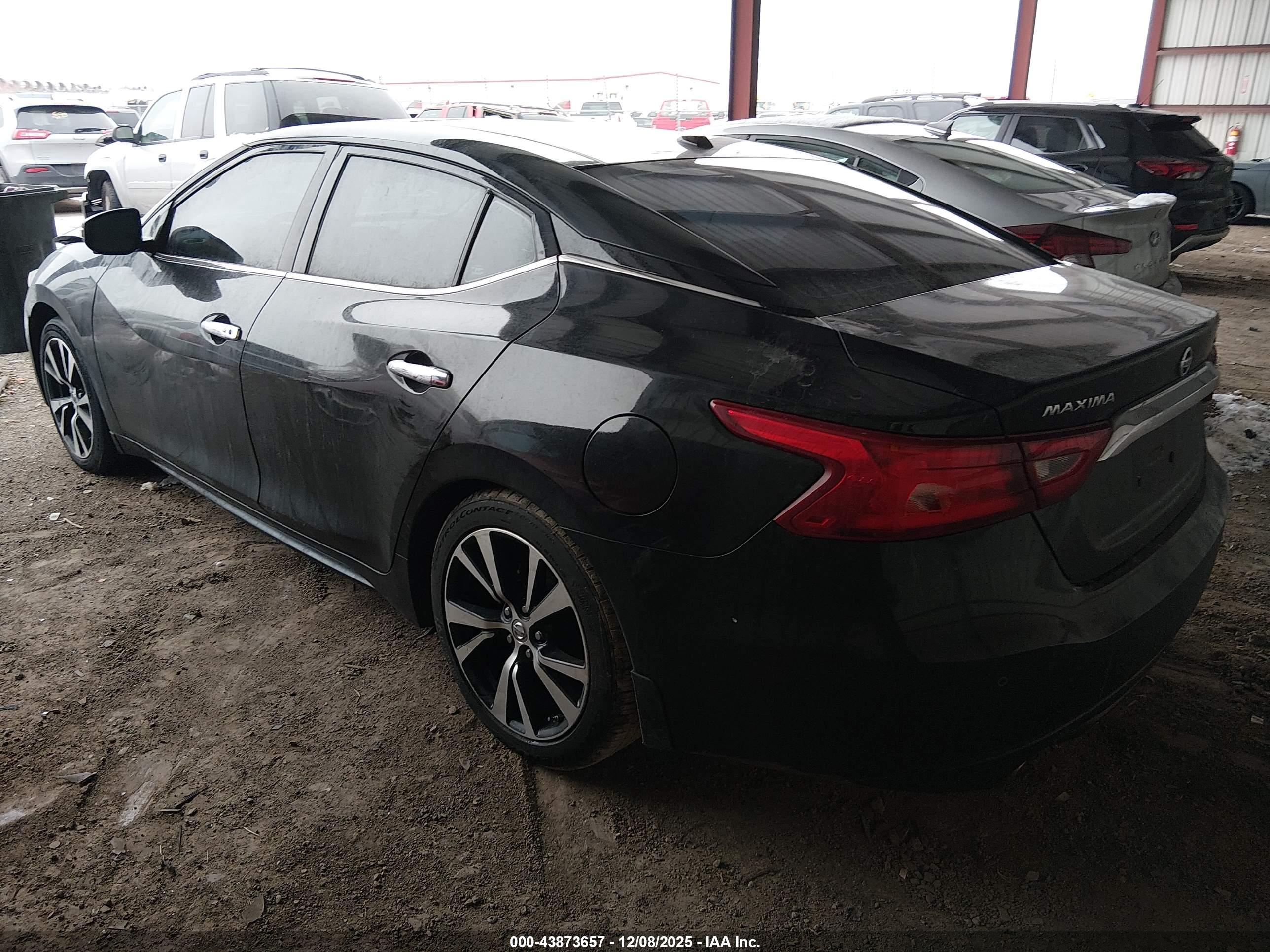 NISSAN MAXIMA image 3