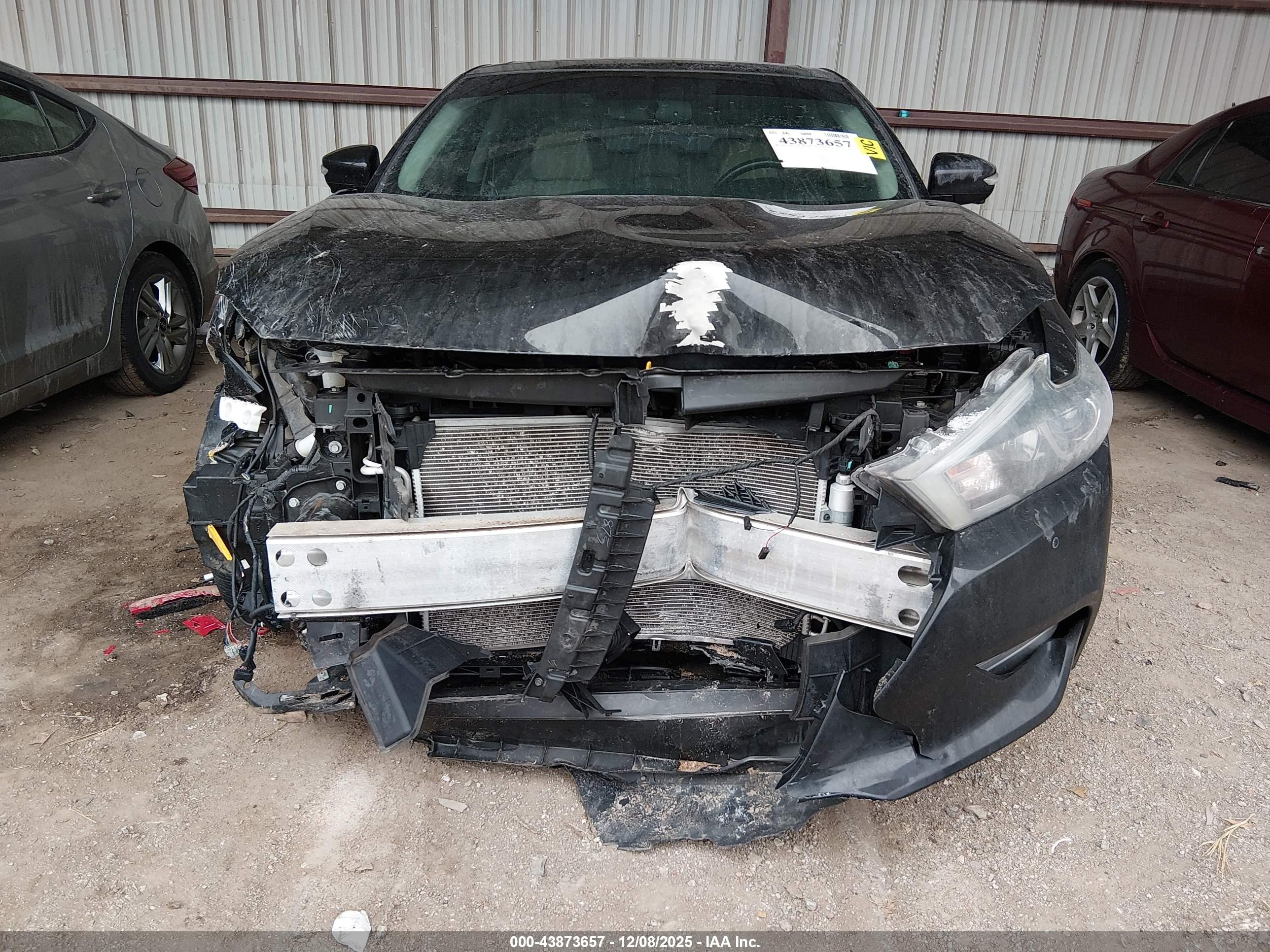 NISSAN MAXIMA image 6