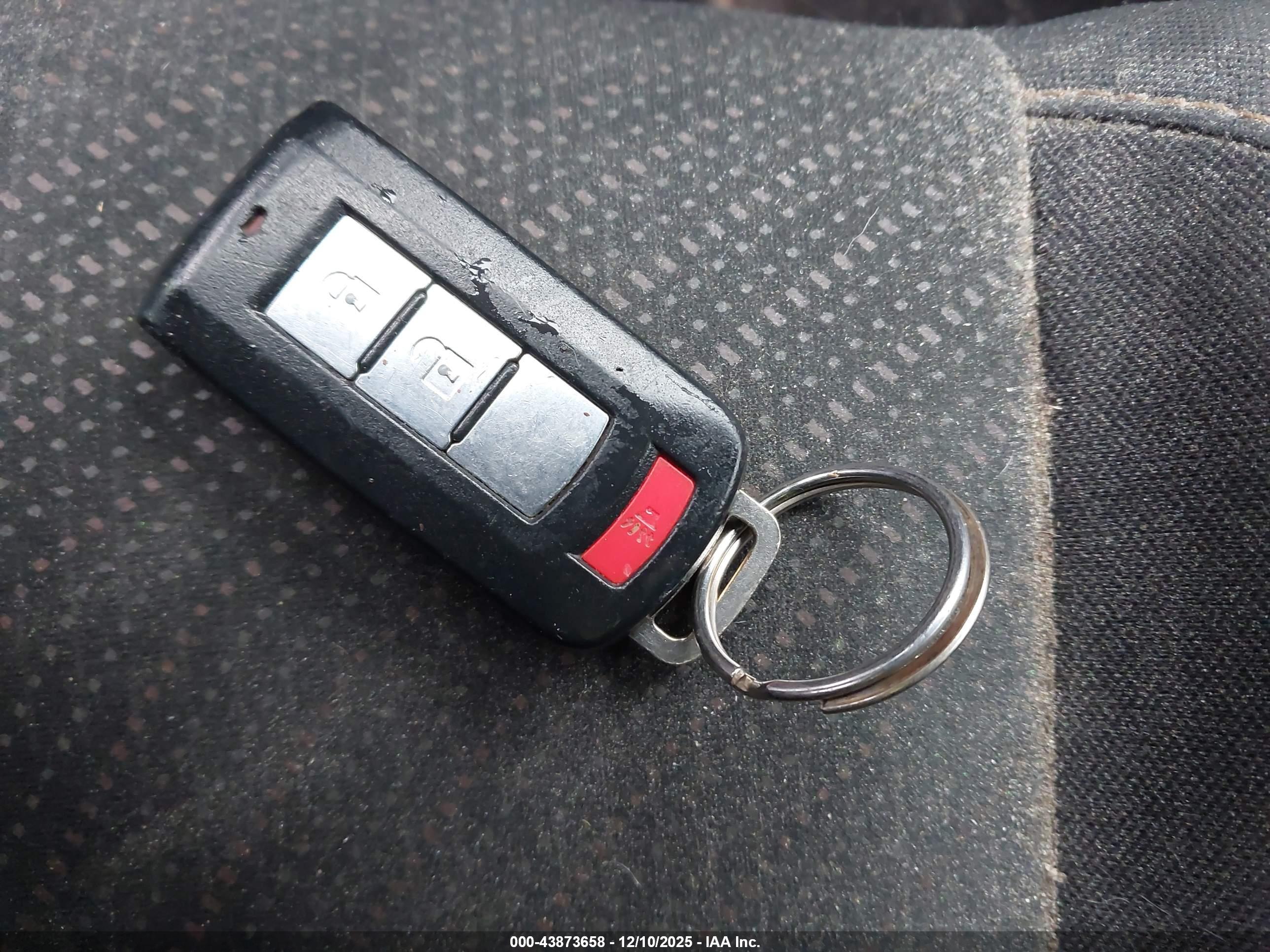 MITSUBISHI OUTLANDER image 11