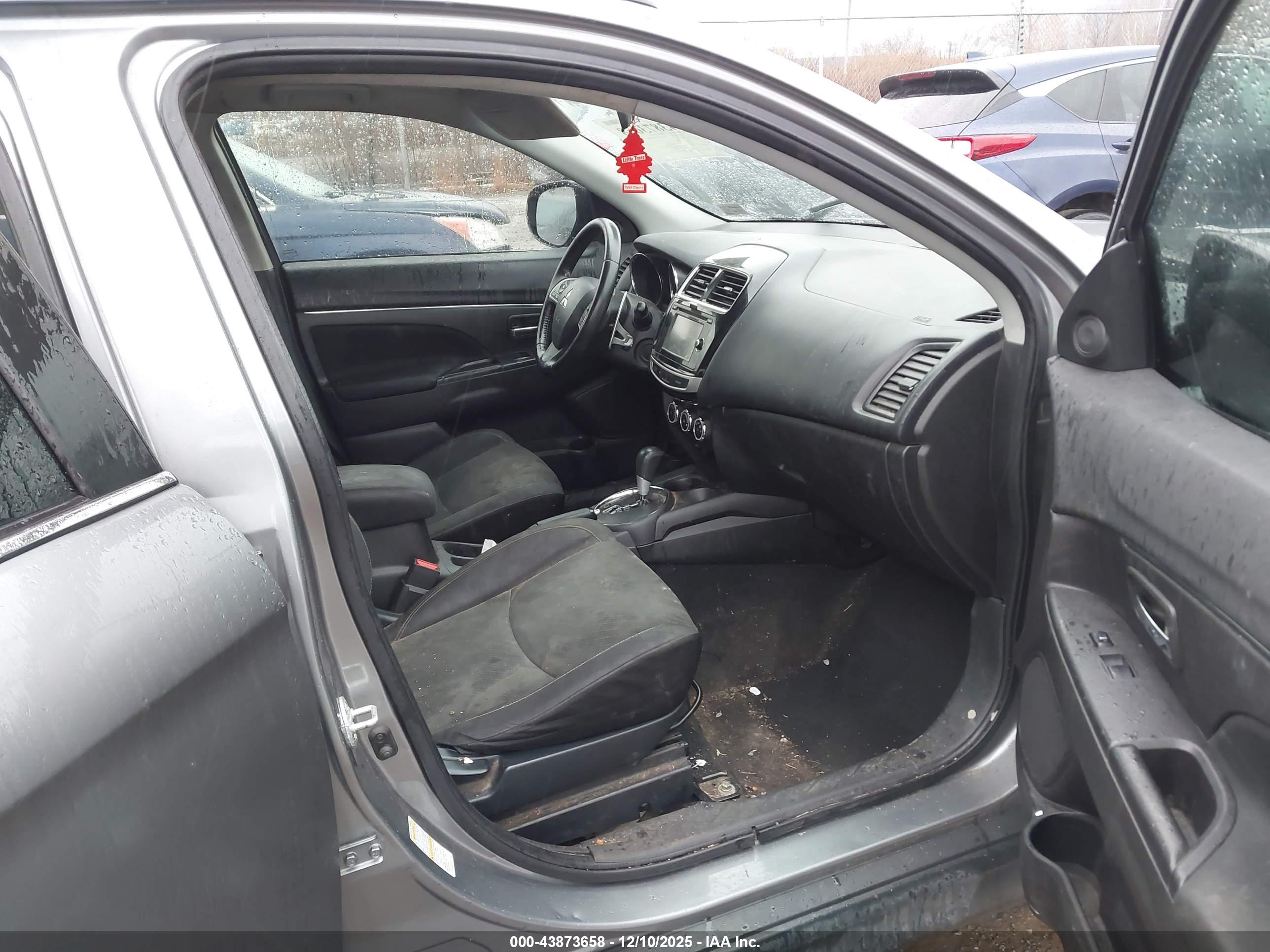 MITSUBISHI OUTLANDER image 5