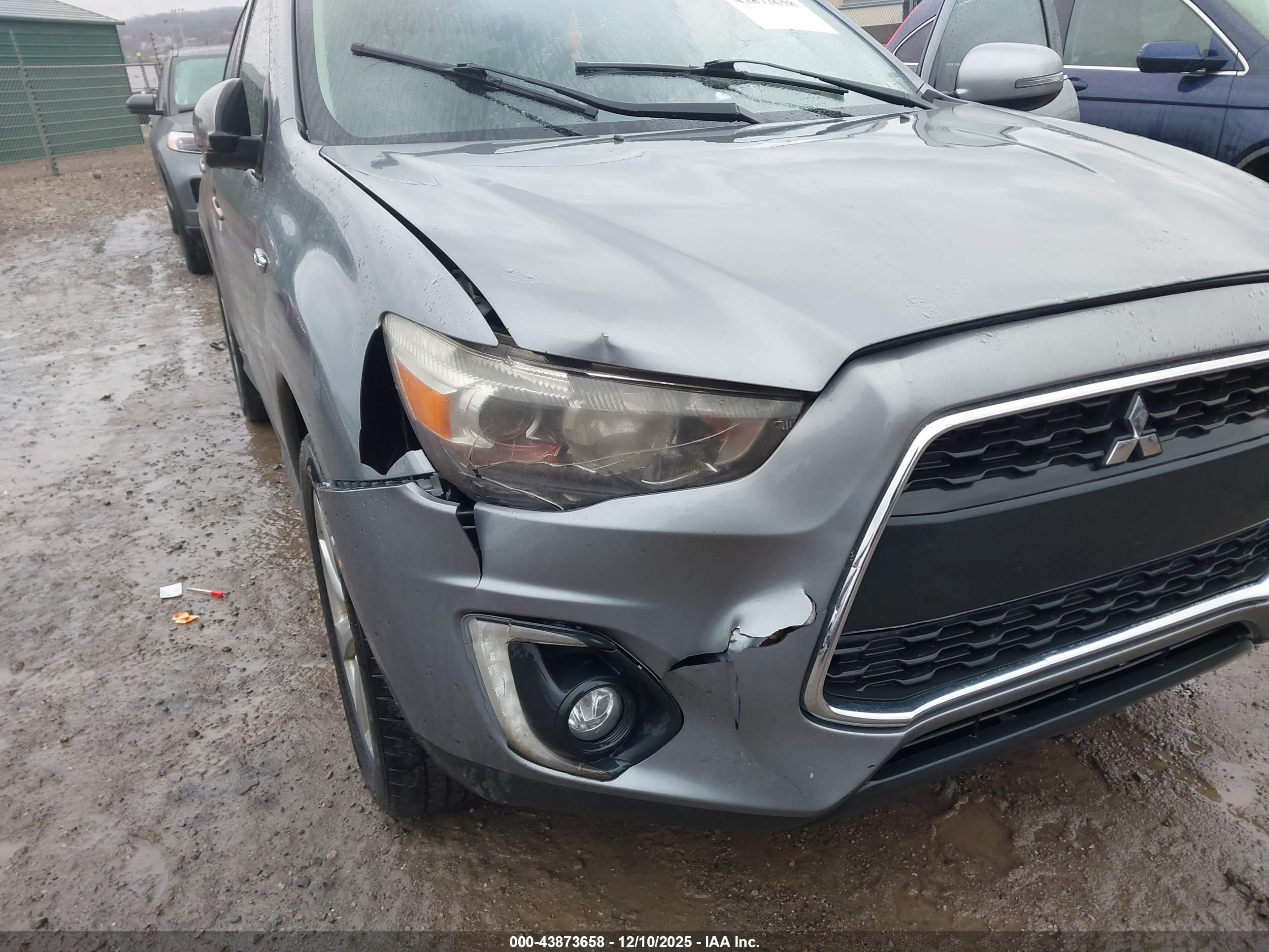 MITSUBISHI OUTLANDER image 6