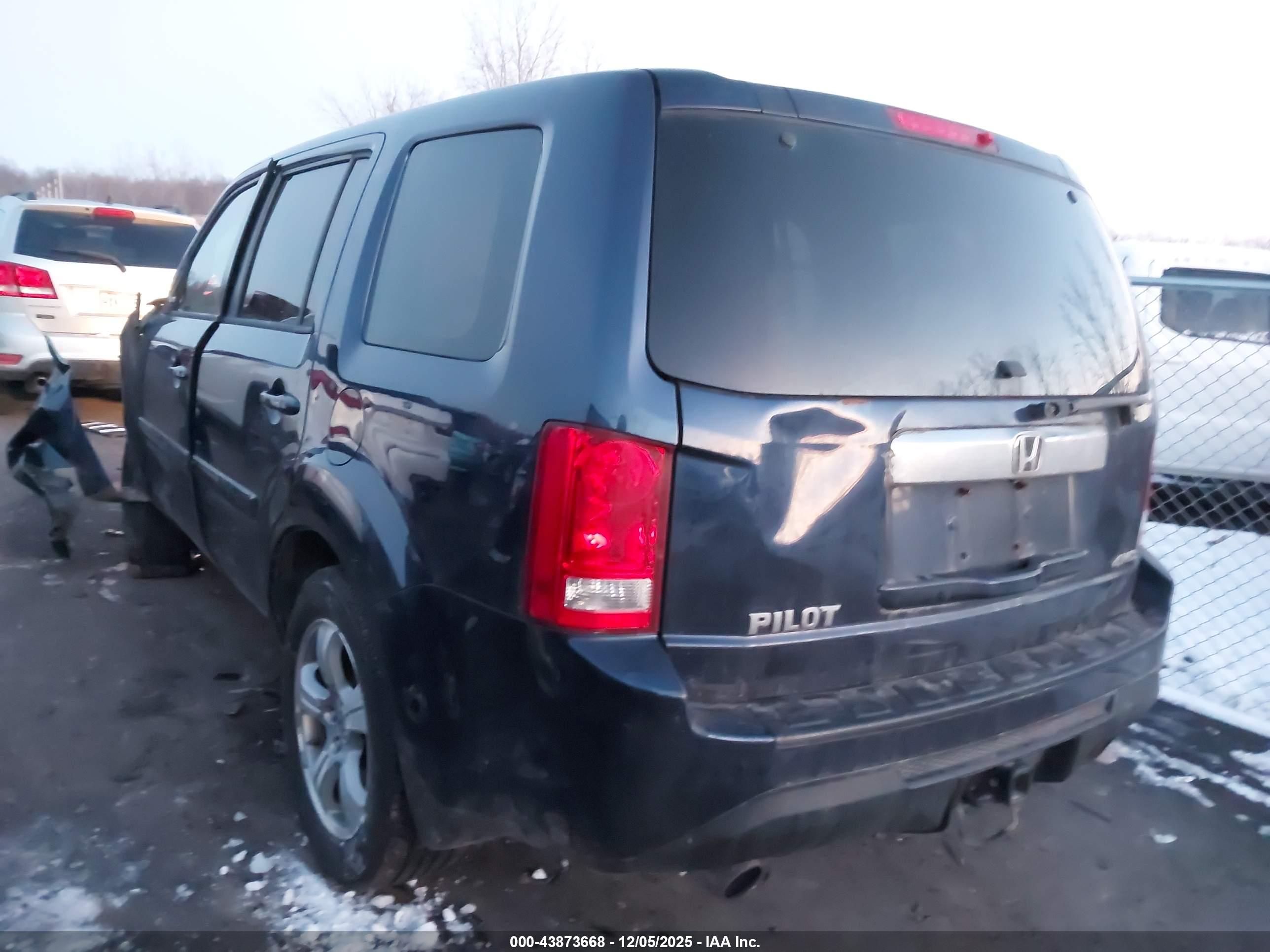 HONDA PILOT image 3