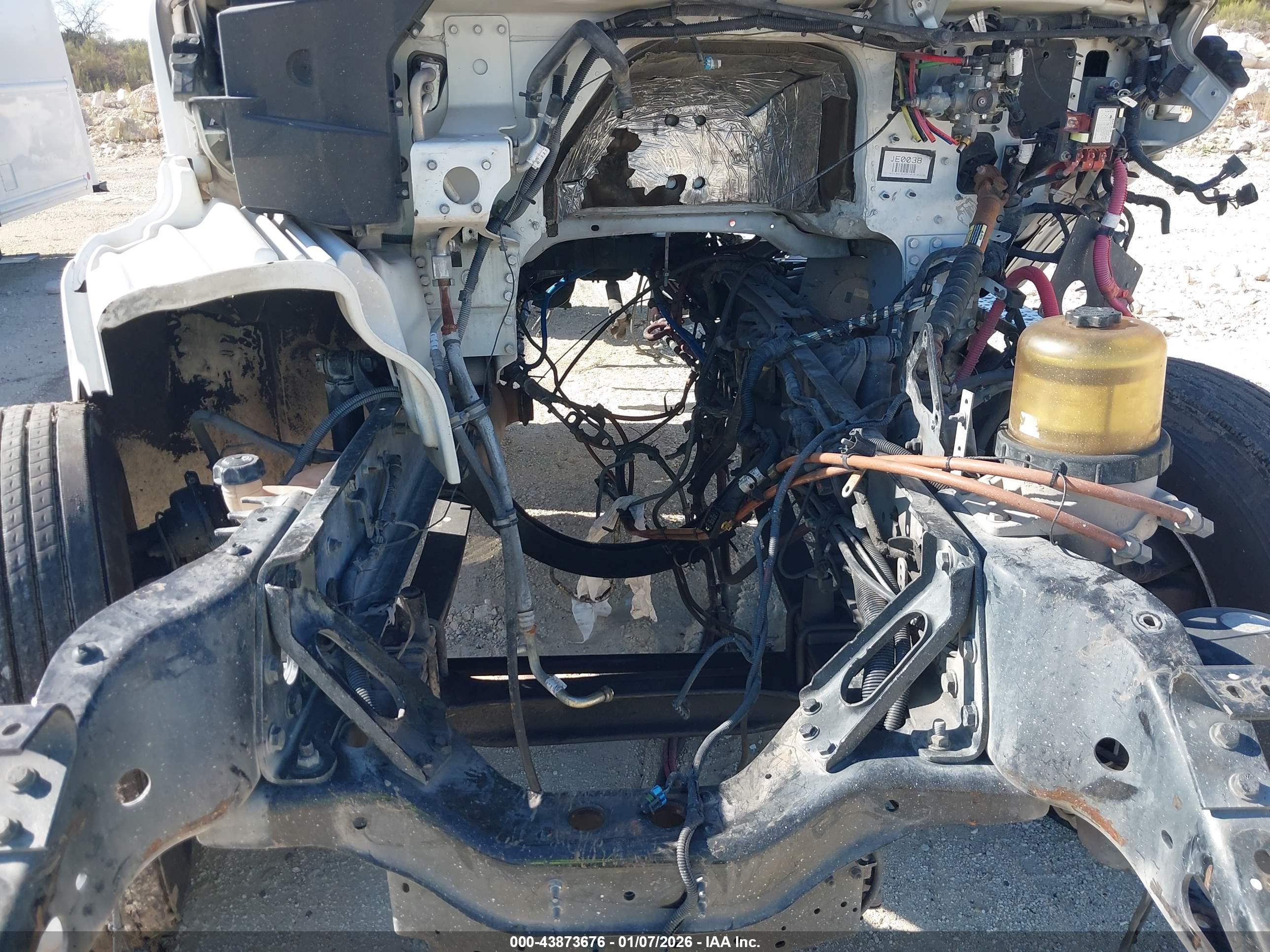 FREIGHTLINER M2 image 10