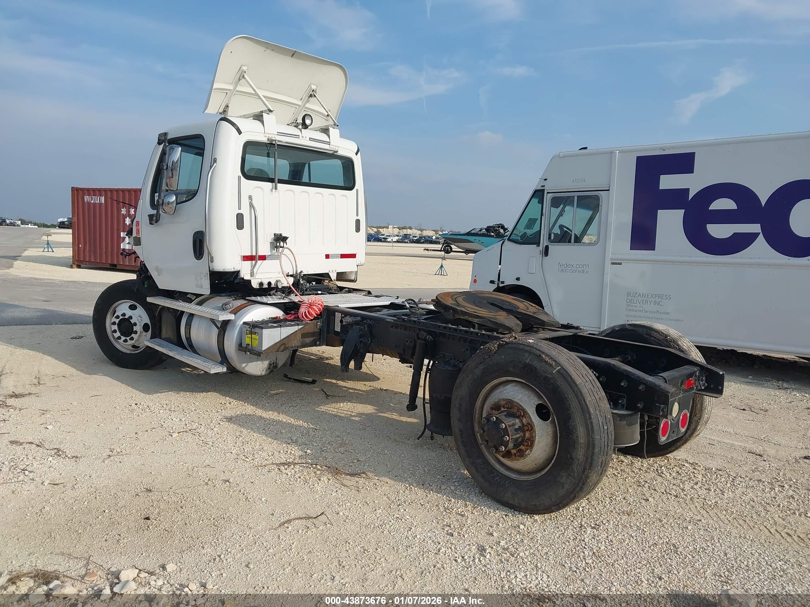 FREIGHTLINER M2 image 3