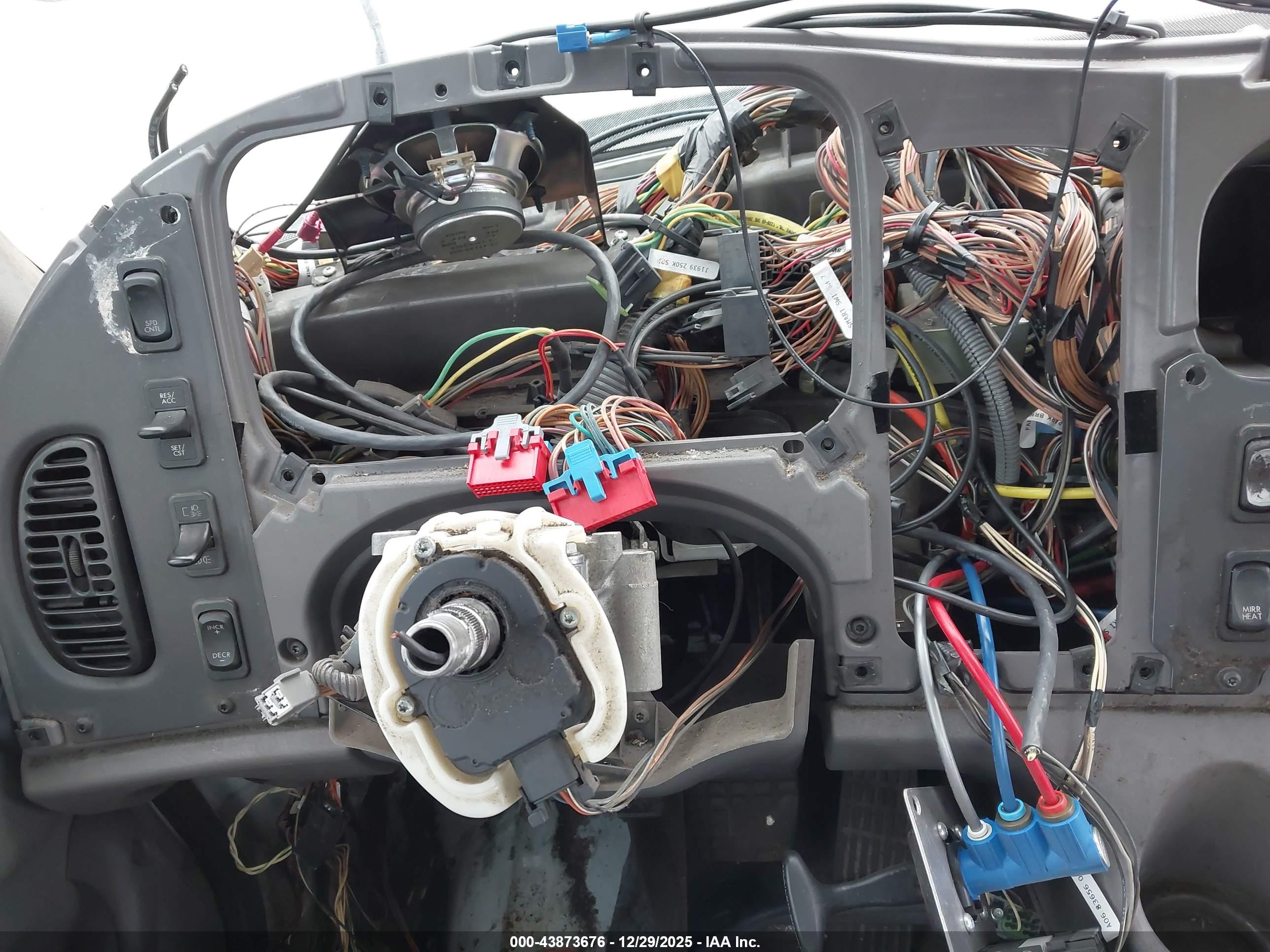 FREIGHTLINER M2 image 6