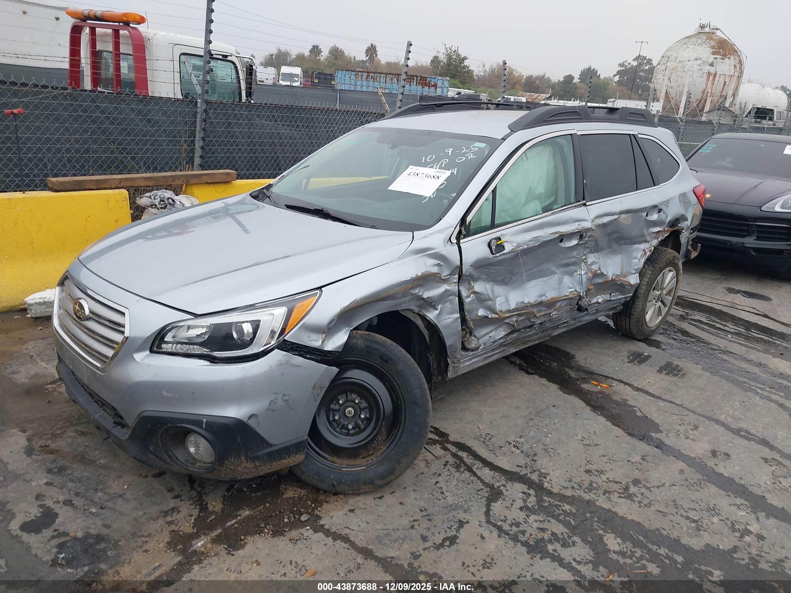 SUBARU OUTBACK image 2