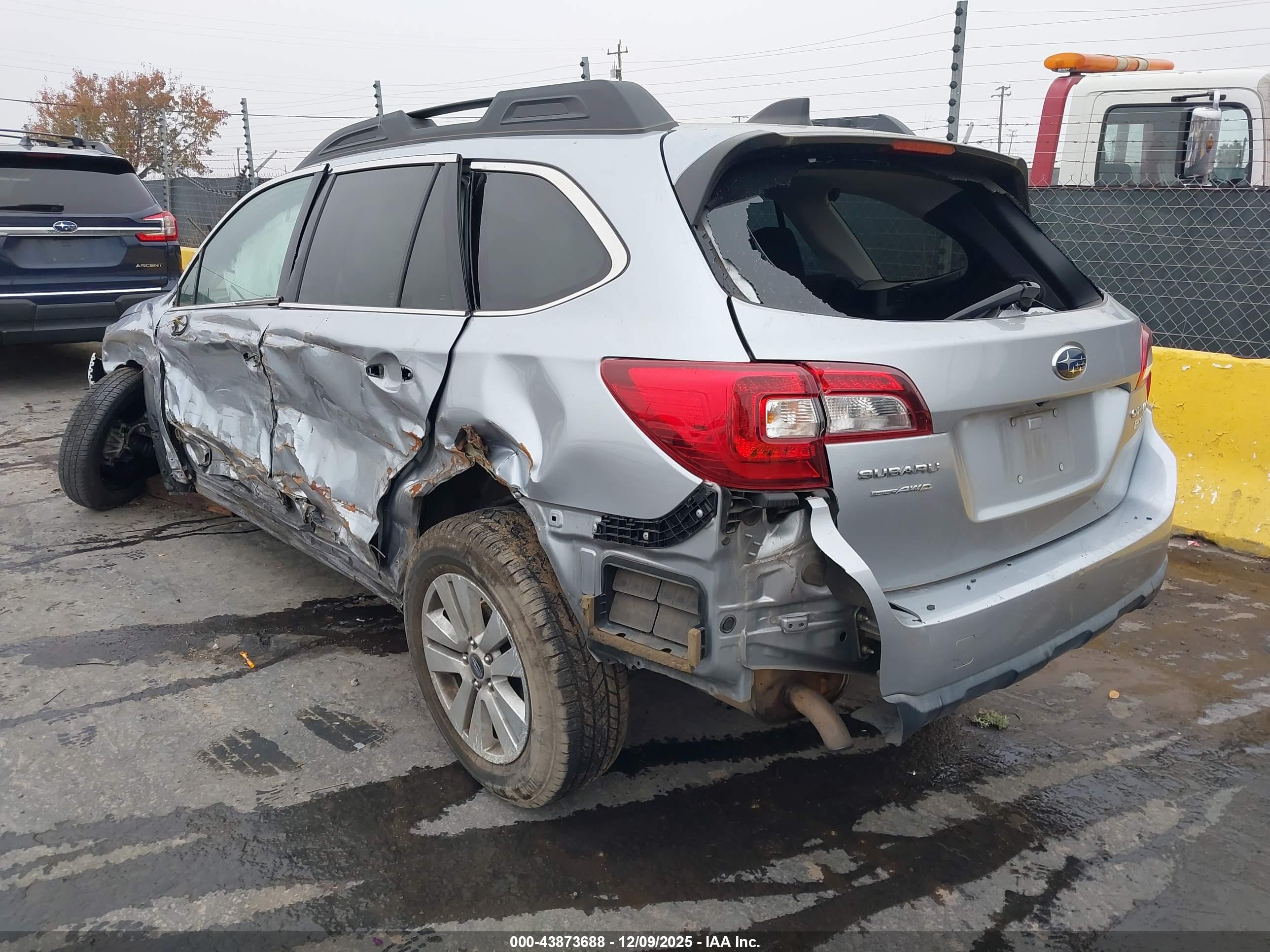 SUBARU OUTBACK image 3