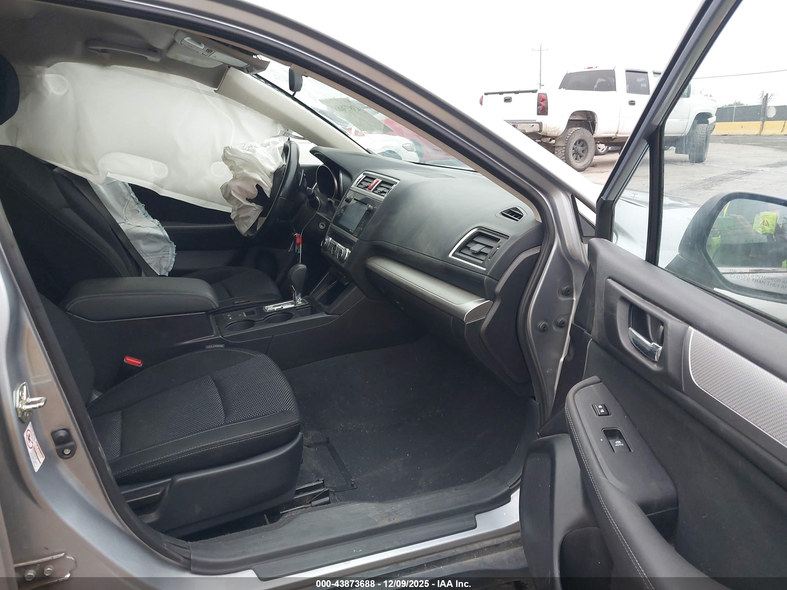 SUBARU OUTBACK image 5