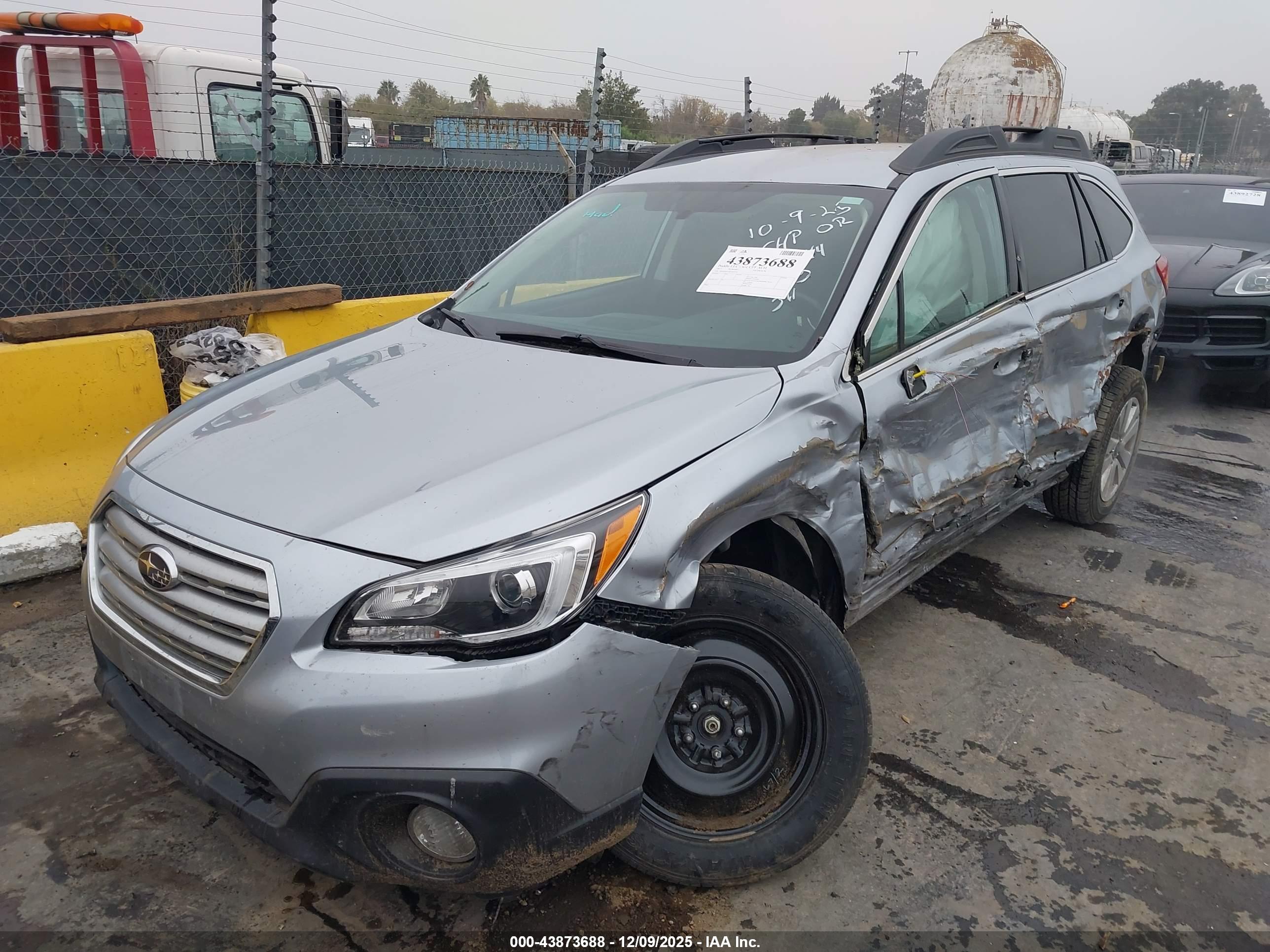SUBARU OUTBACK image 6