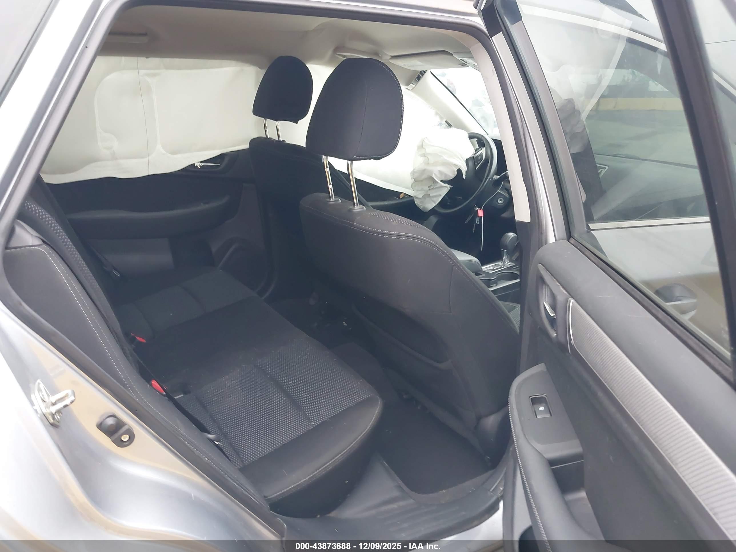SUBARU OUTBACK image 8