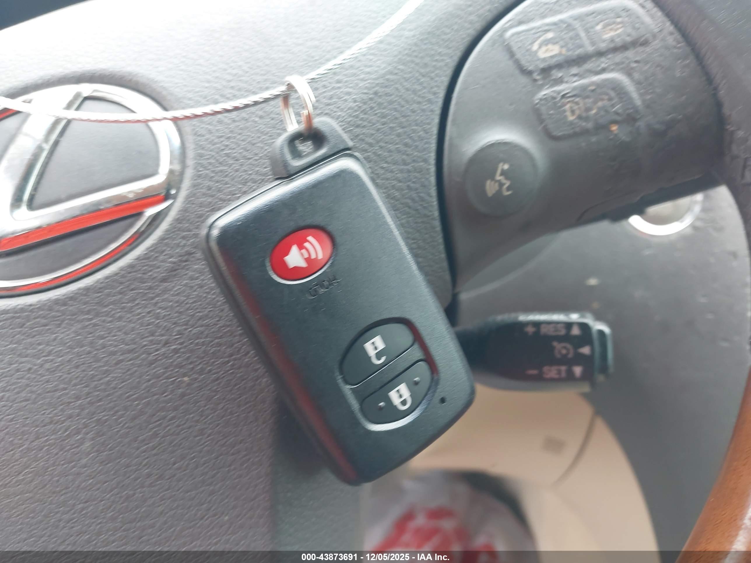 LEXUS ES image 11