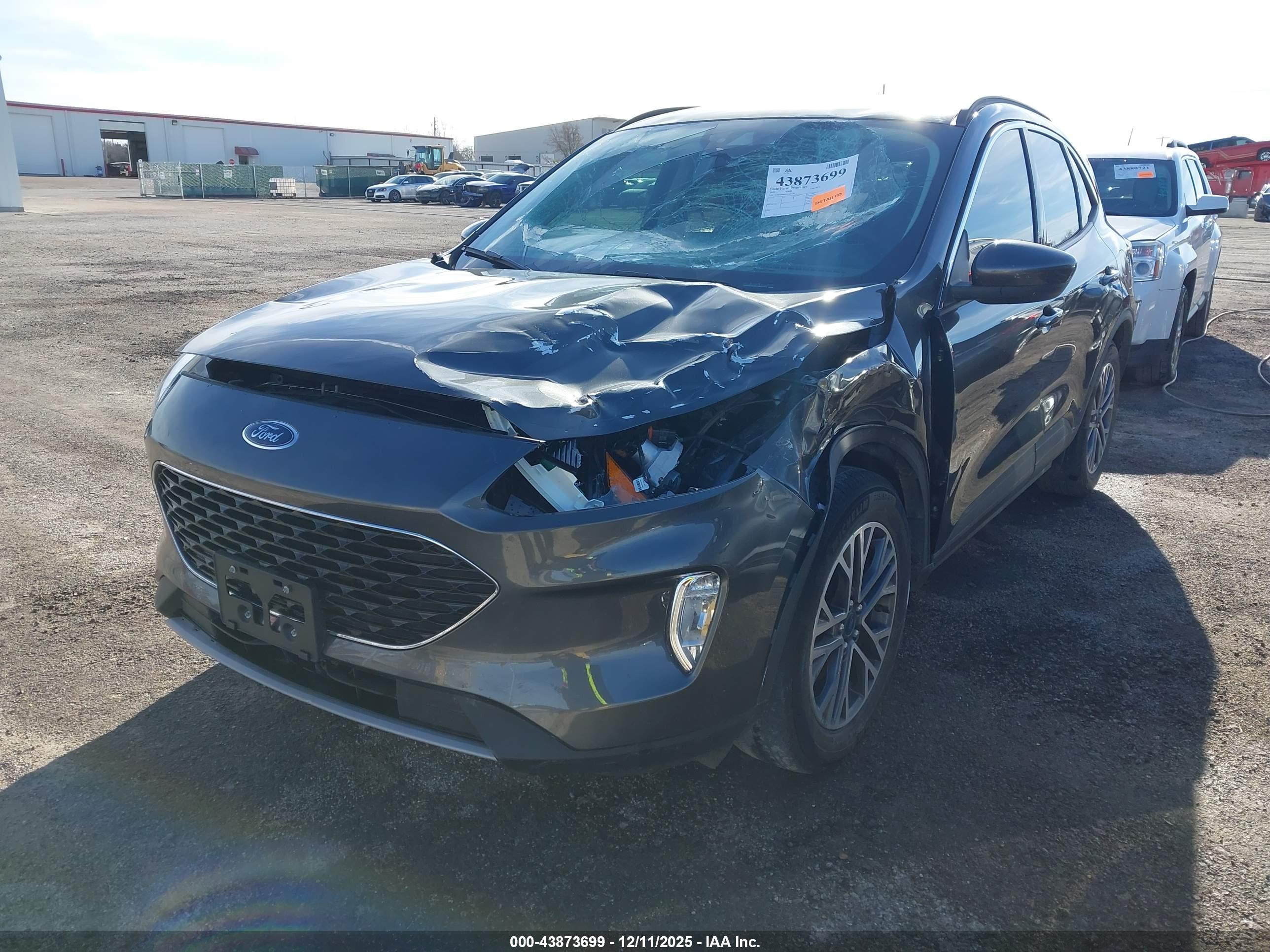 FORD ESCAPE image 2