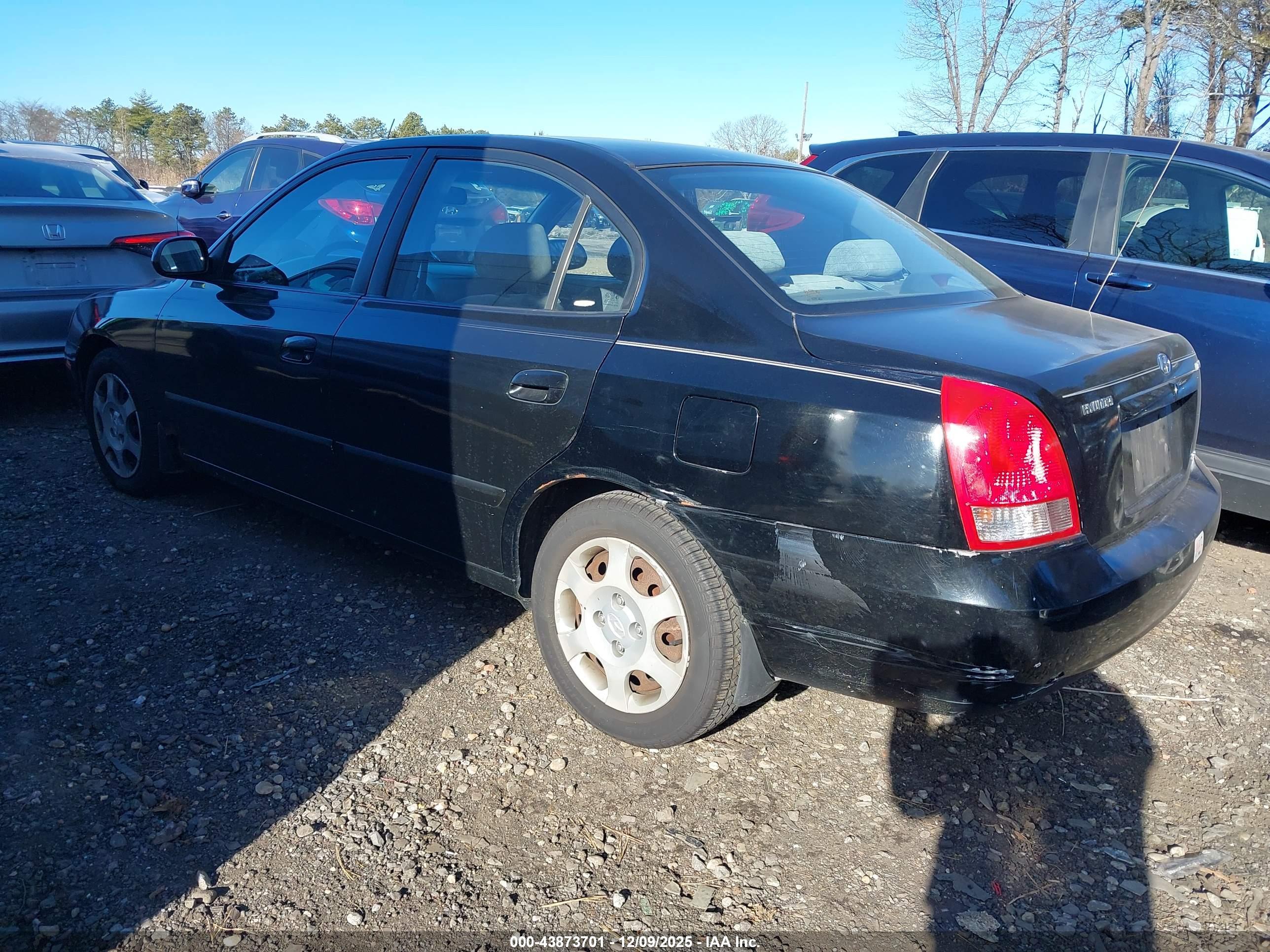 HYUNDAI ELANTRA image 3