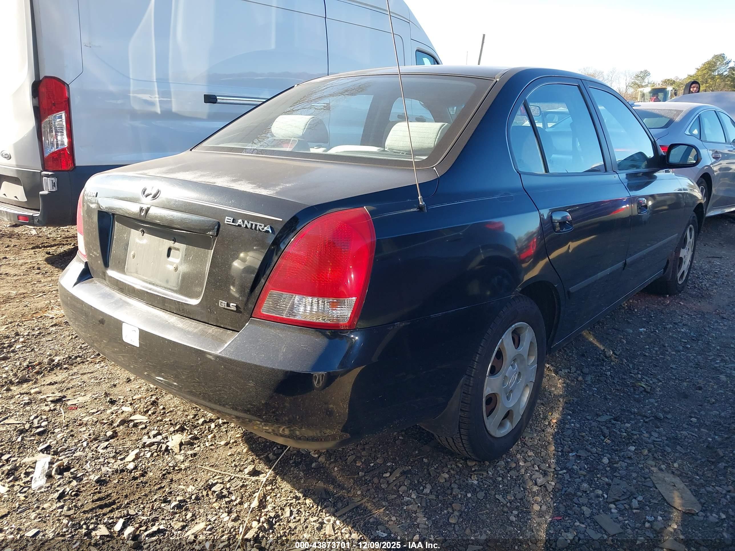 HYUNDAI ELANTRA image 4