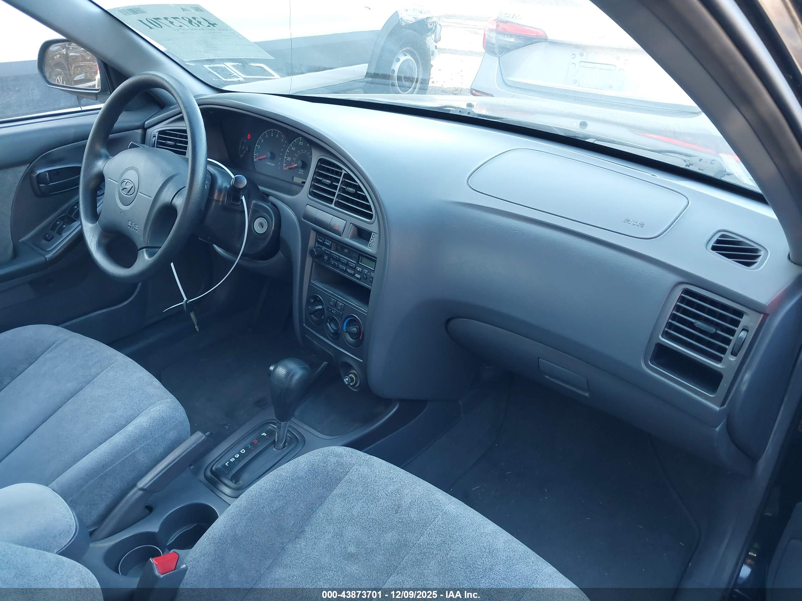 HYUNDAI ELANTRA image 5