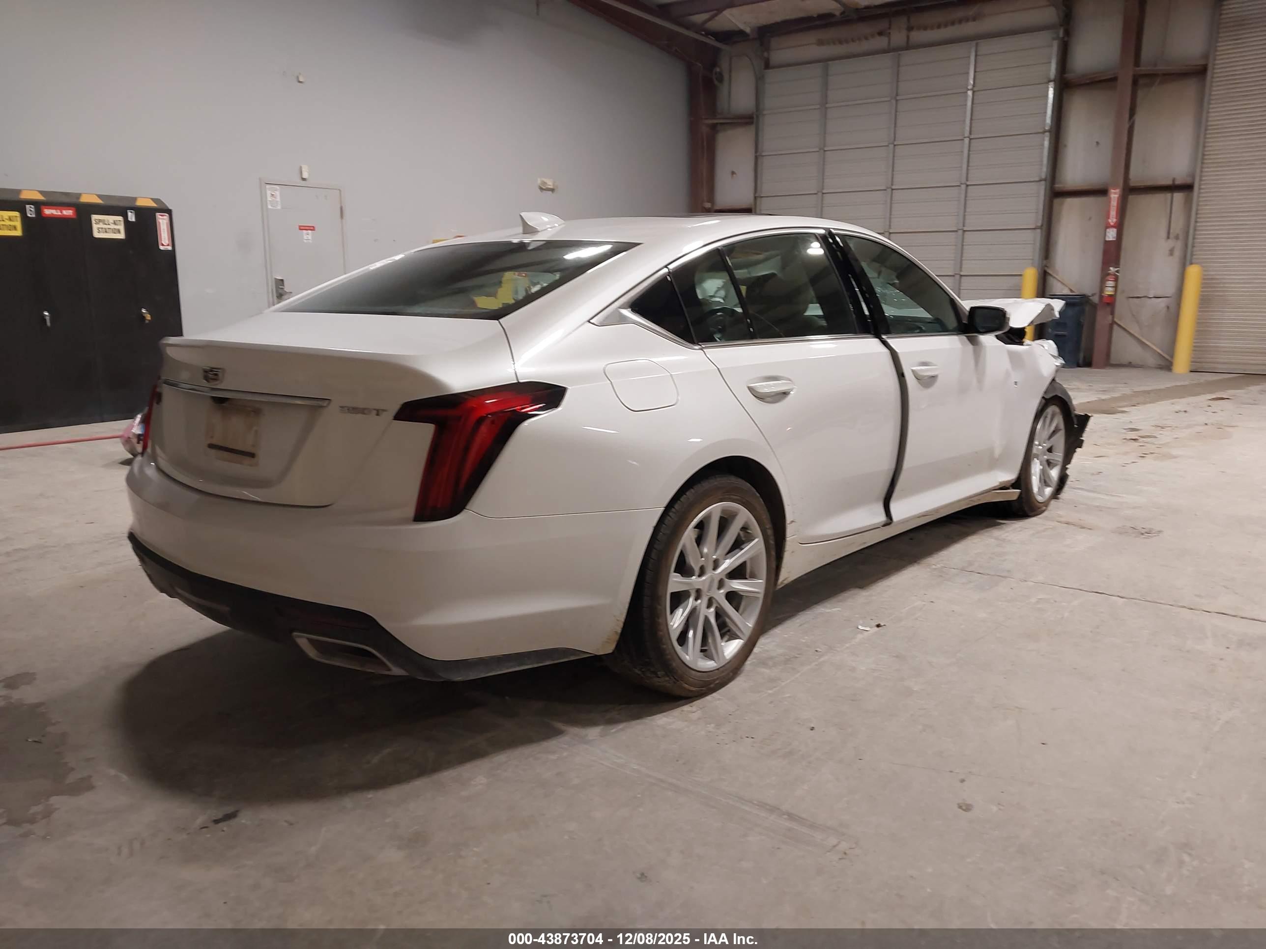 CADILLAC CT5 image 4
