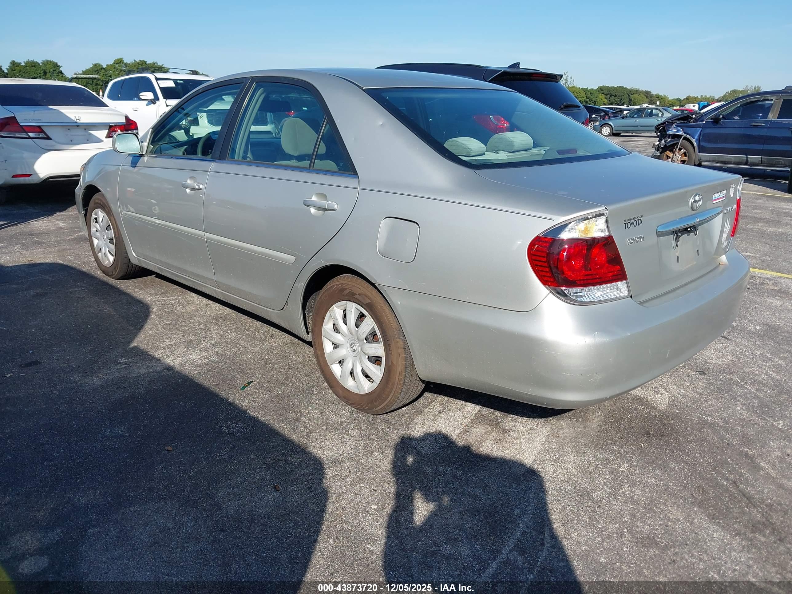 TOYOTA CAMRY image 3