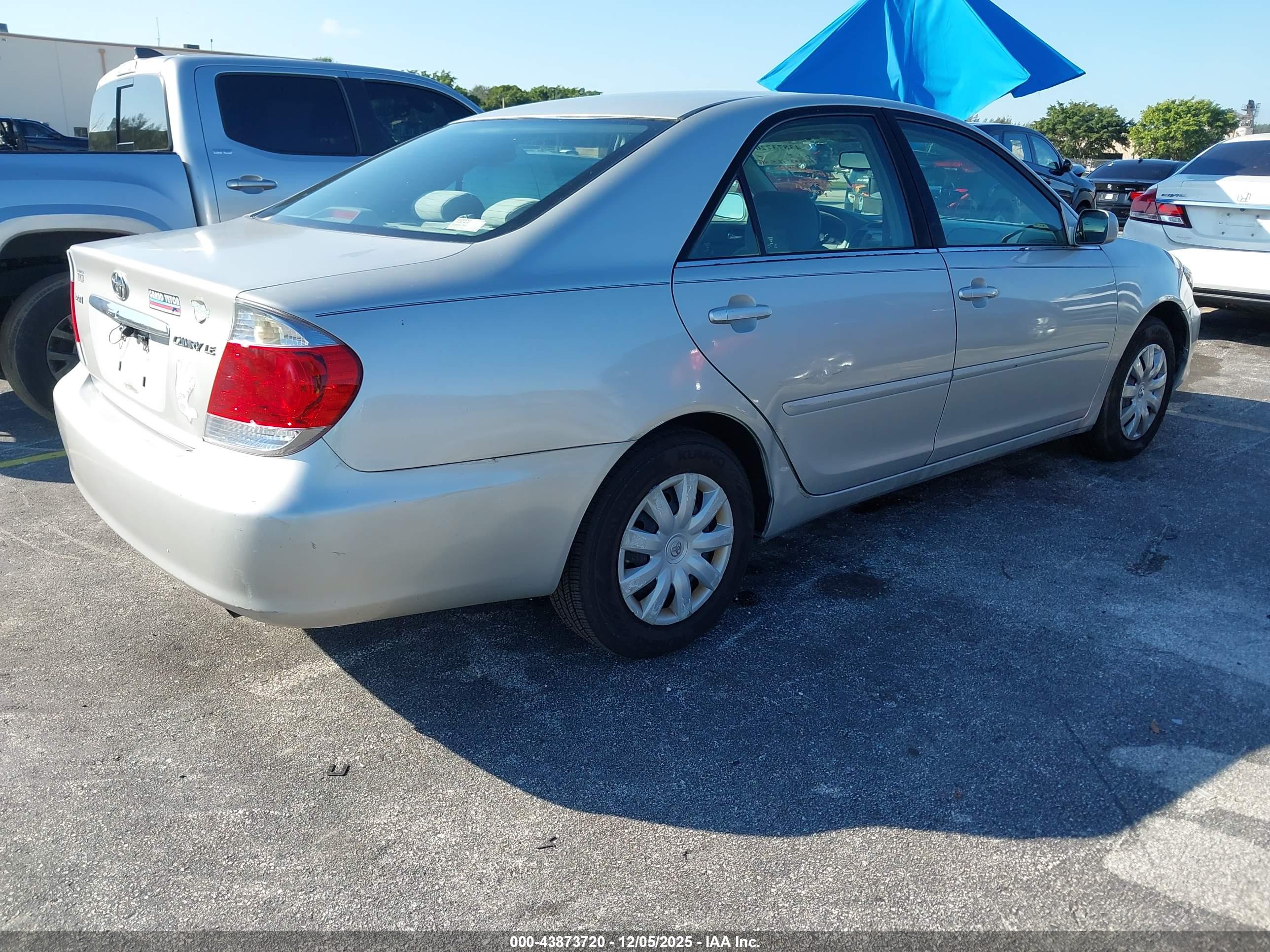 TOYOTA CAMRY image 4
