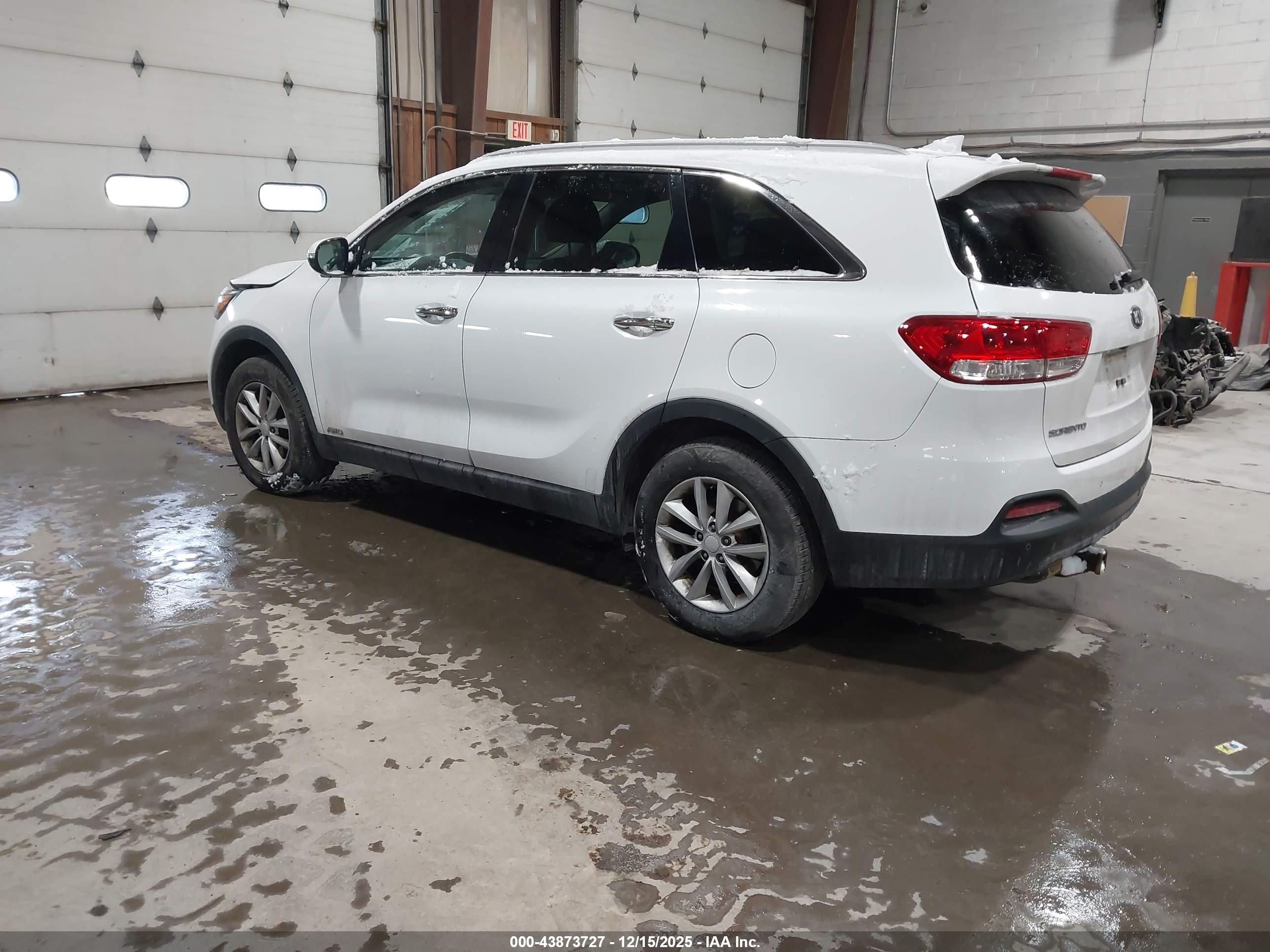 KIA SORENTO image 3