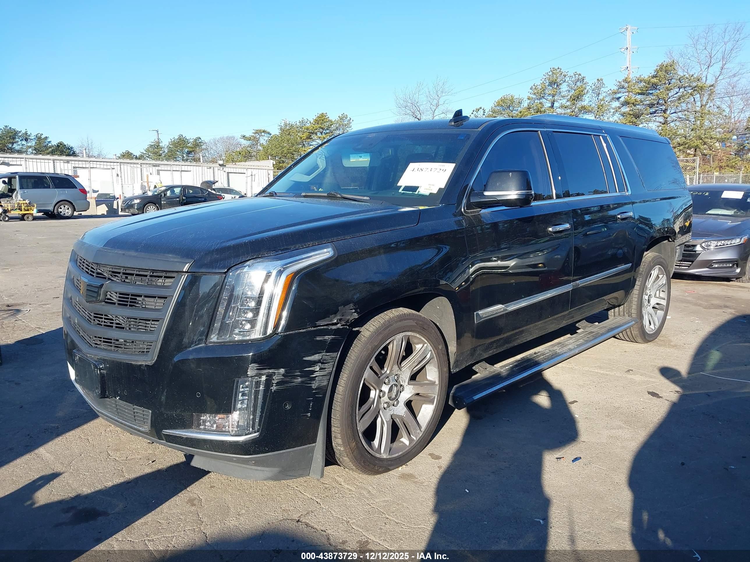 CADILLAC ESCALADE image 2