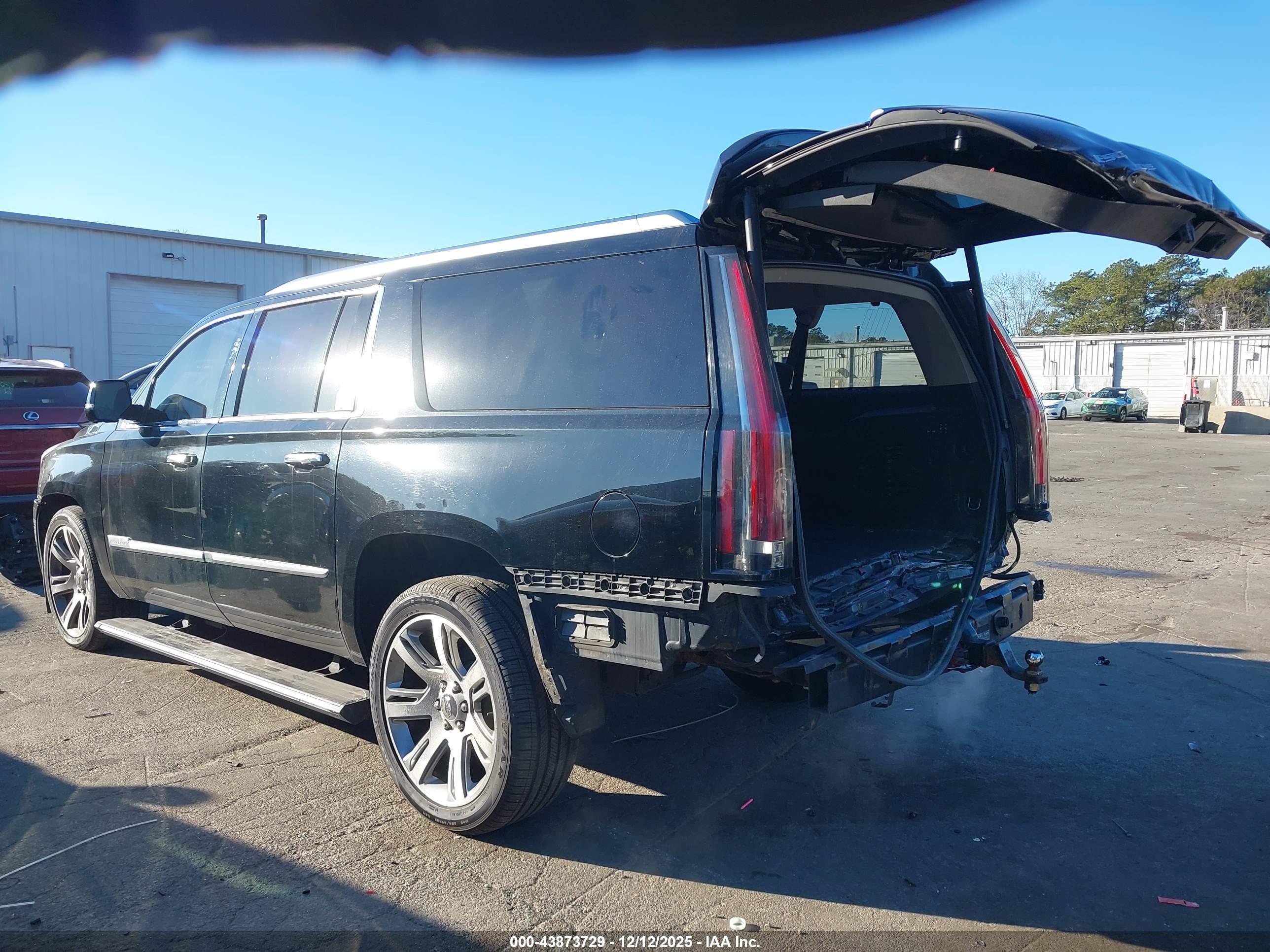 CADILLAC ESCALADE image 3