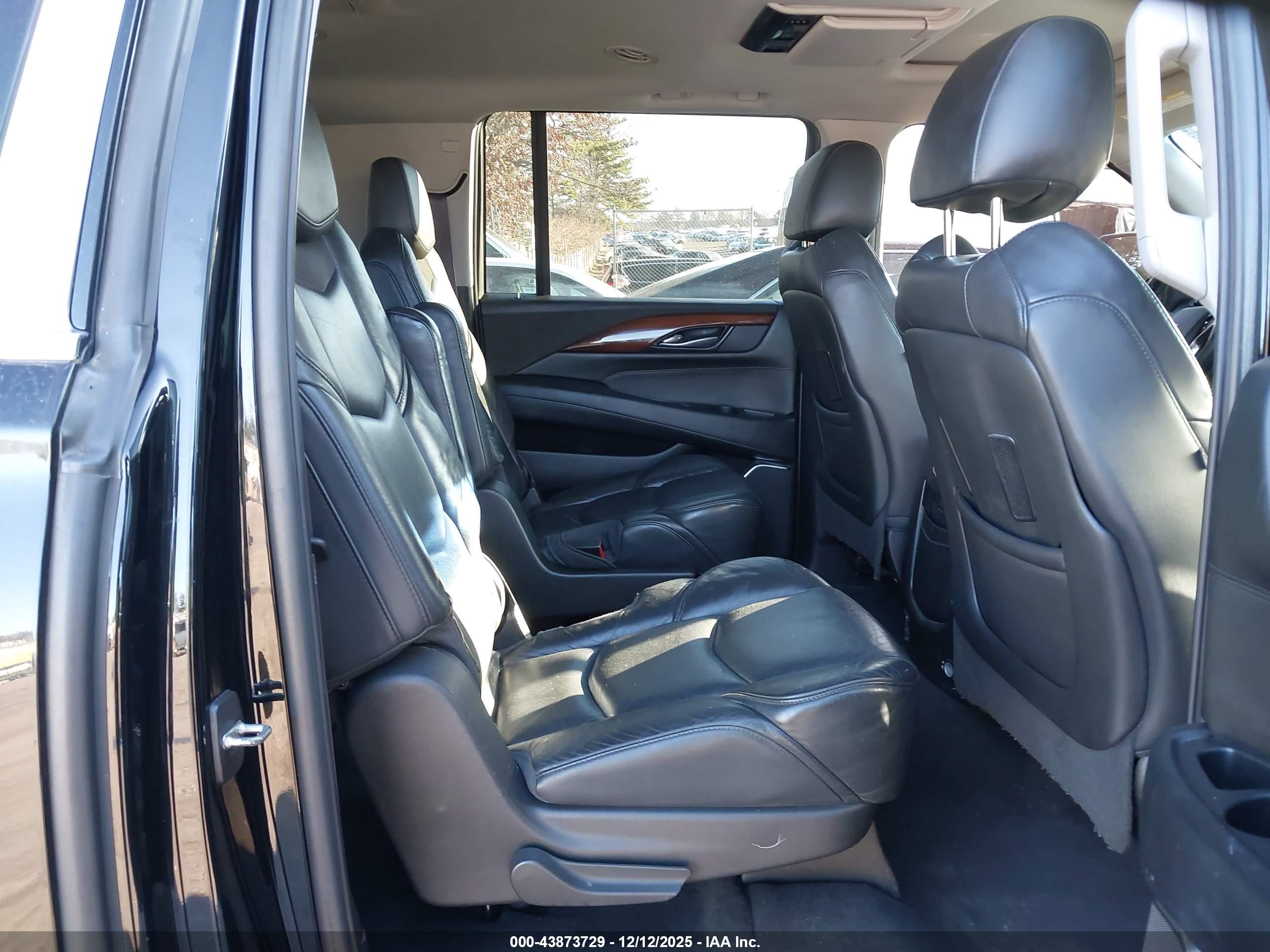 CADILLAC ESCALADE image 8