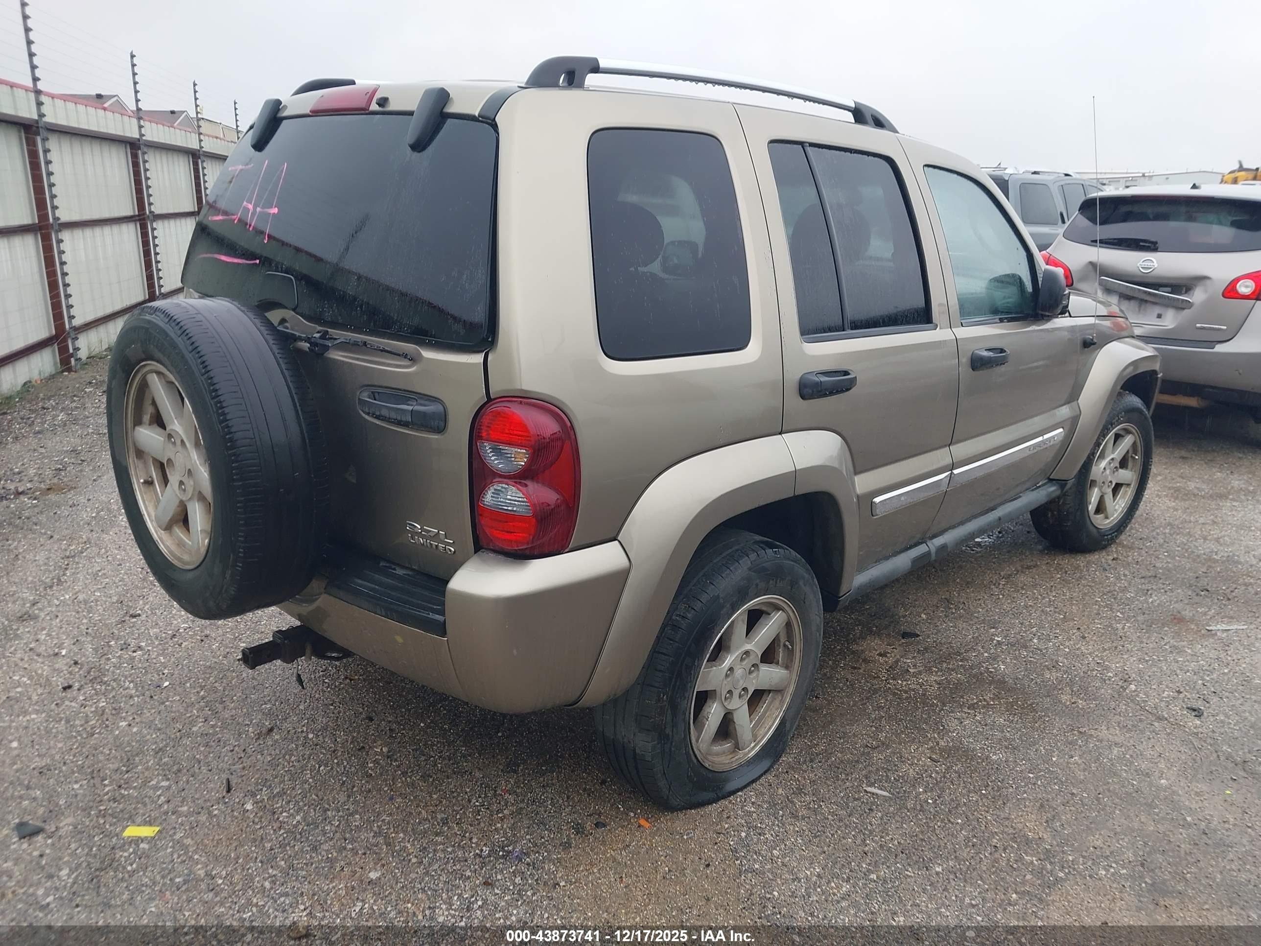 JEEP LIBERTY image 4