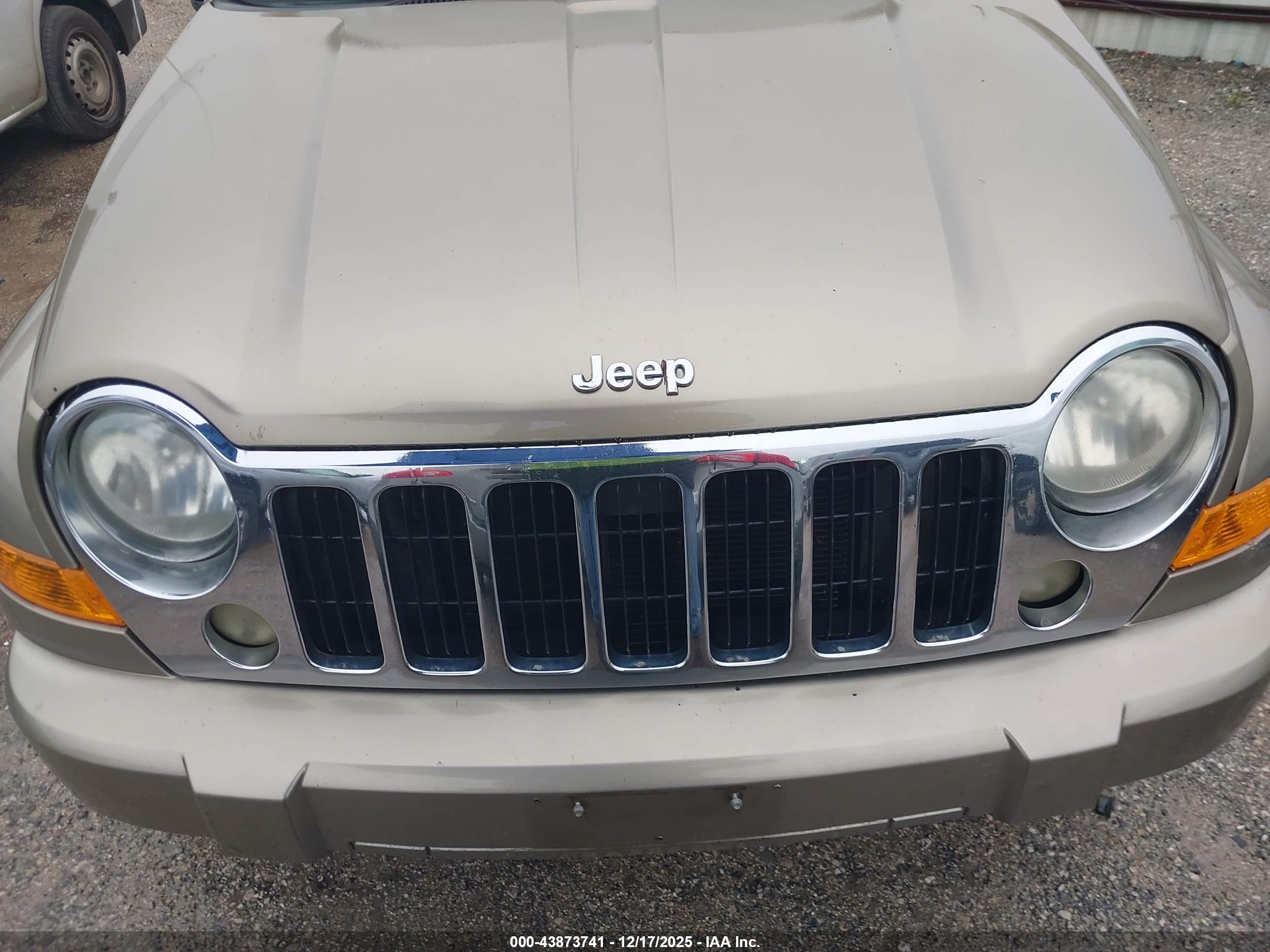 JEEP LIBERTY image 6