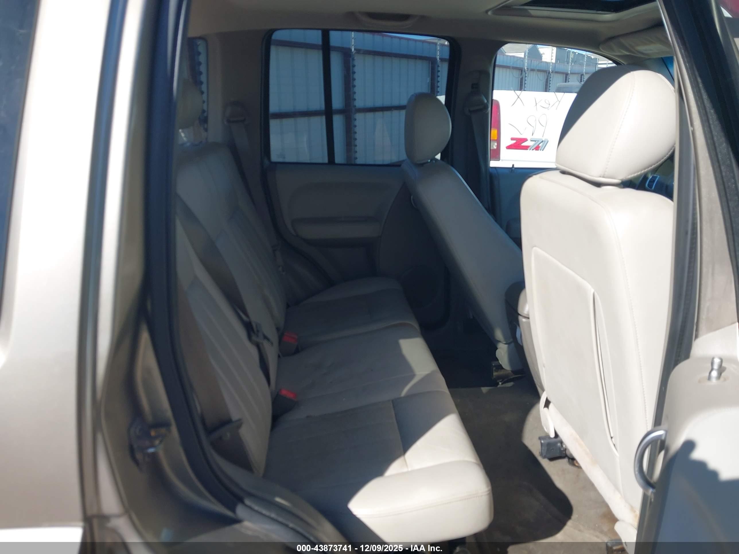 JEEP LIBERTY image 8