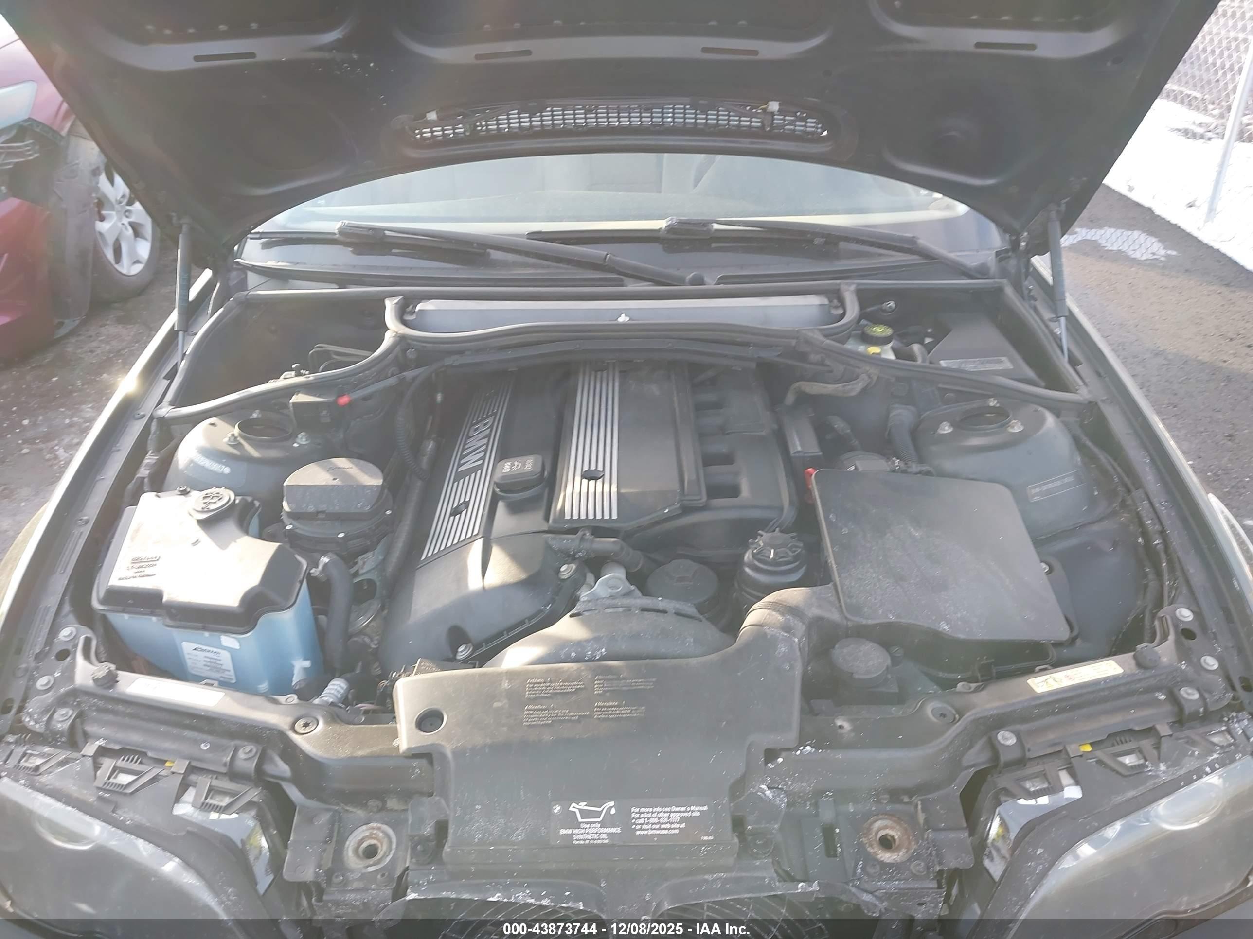 BMW 330XI image 10