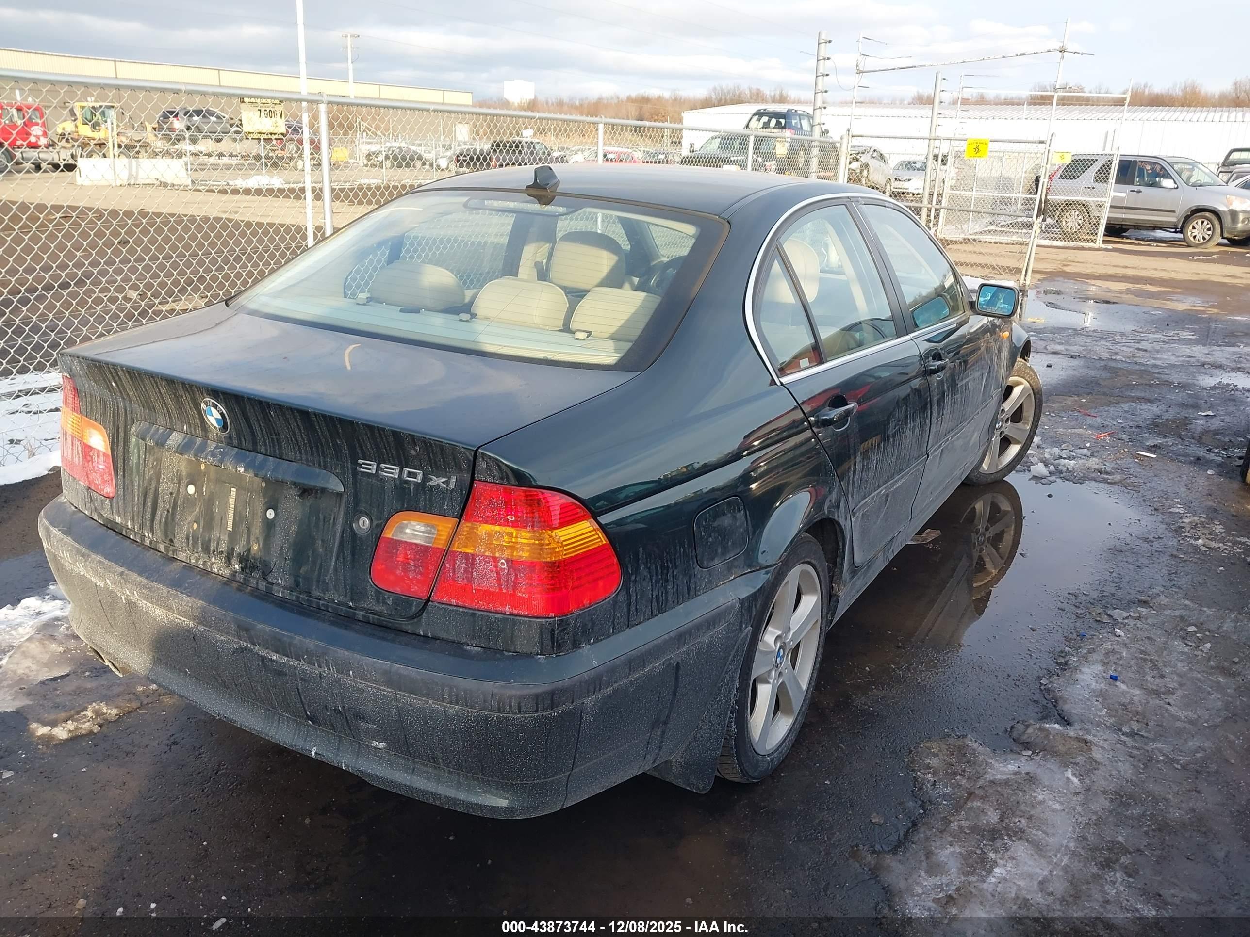 BMW 330XI image 4