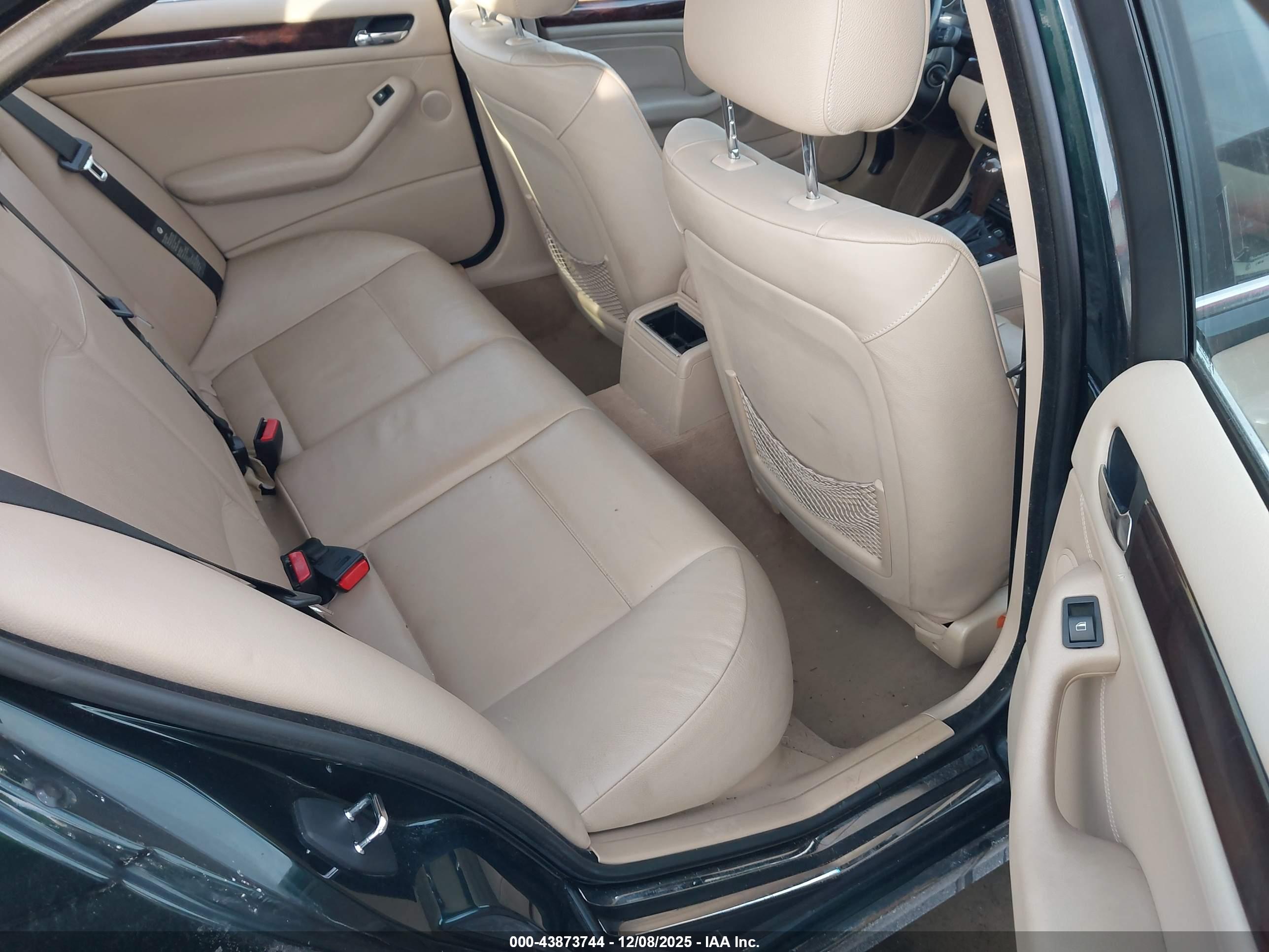 BMW 330XI image 8