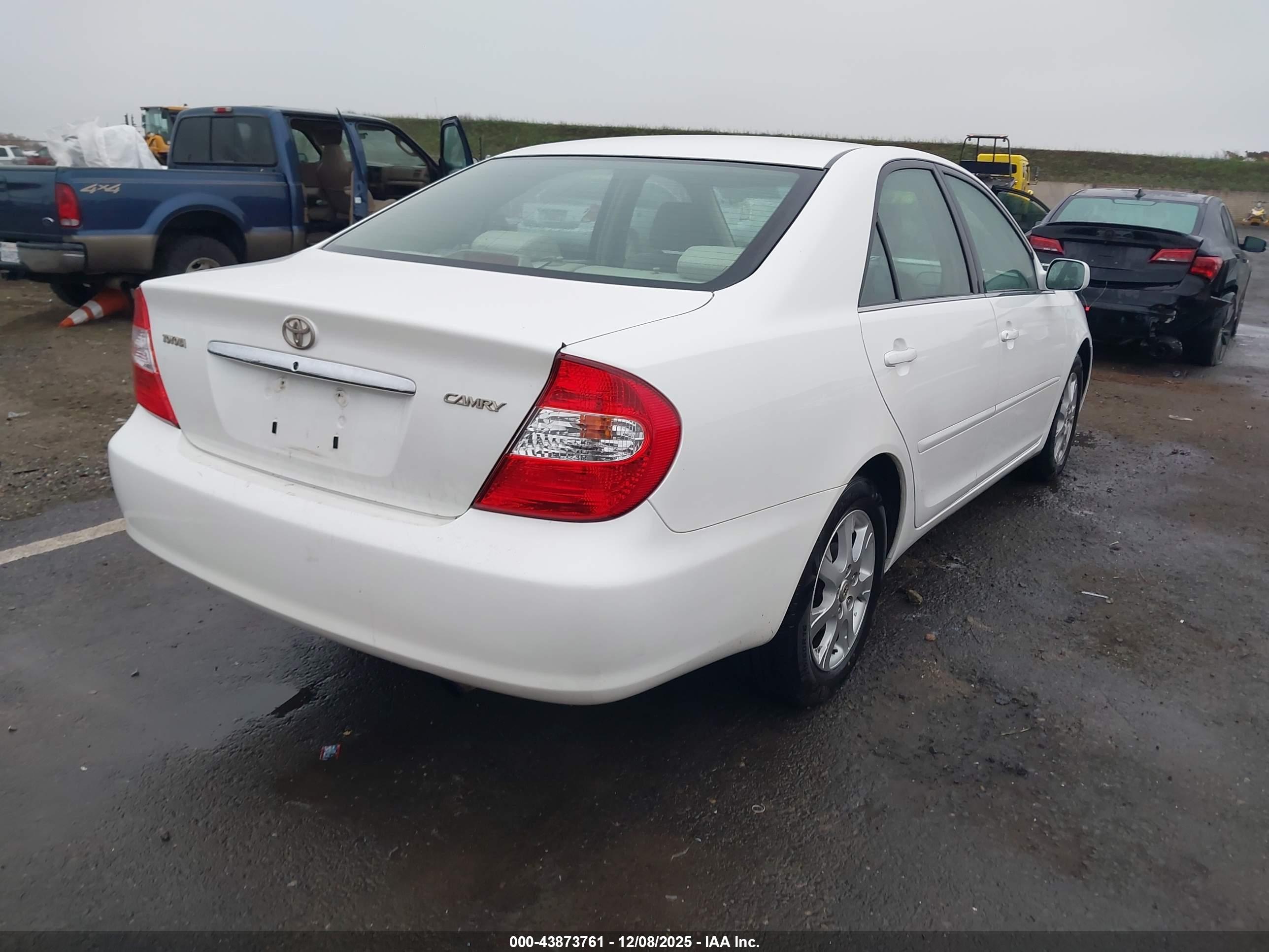 TOYOTA CAMRY image 4