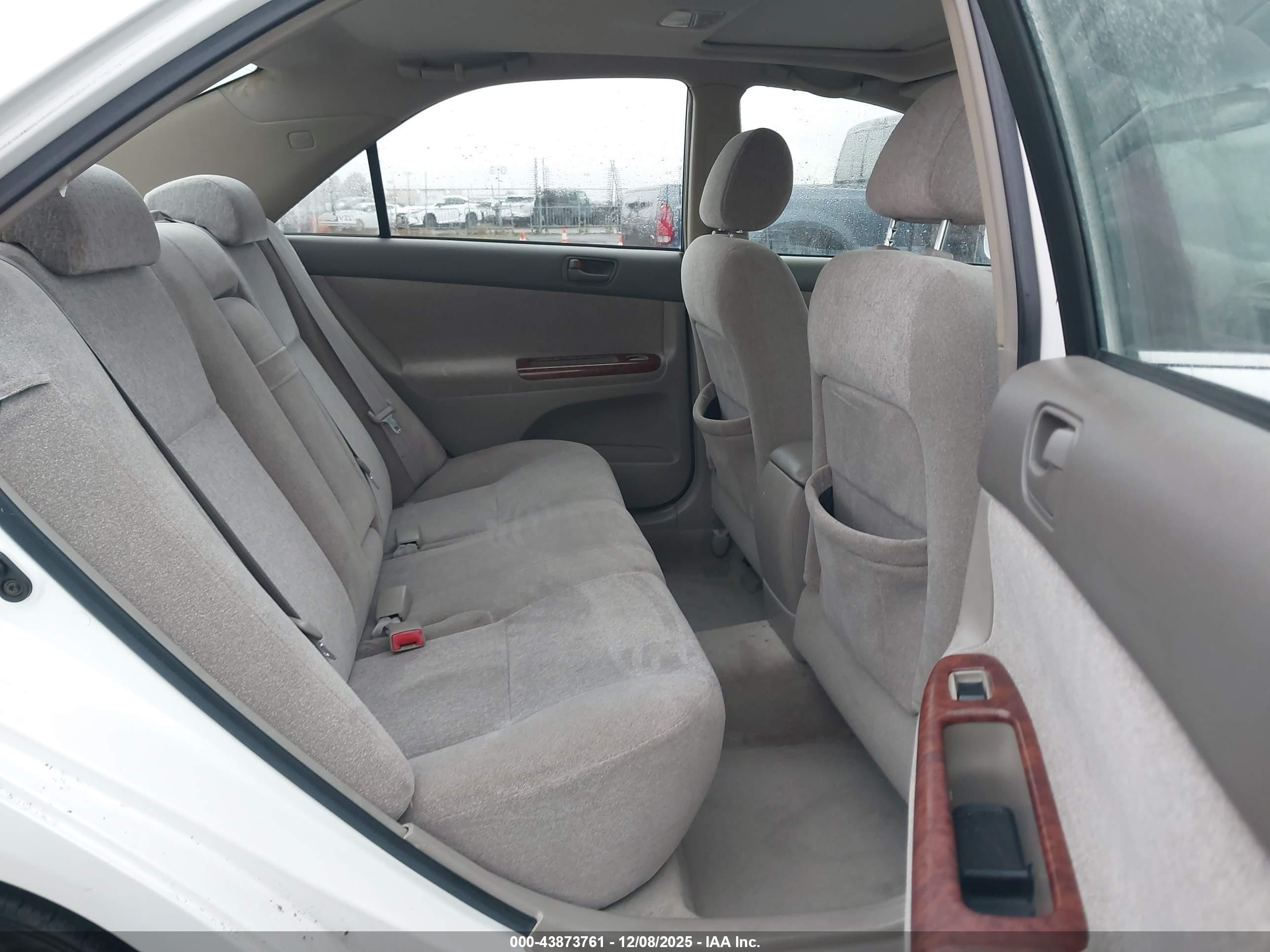 TOYOTA CAMRY image 8