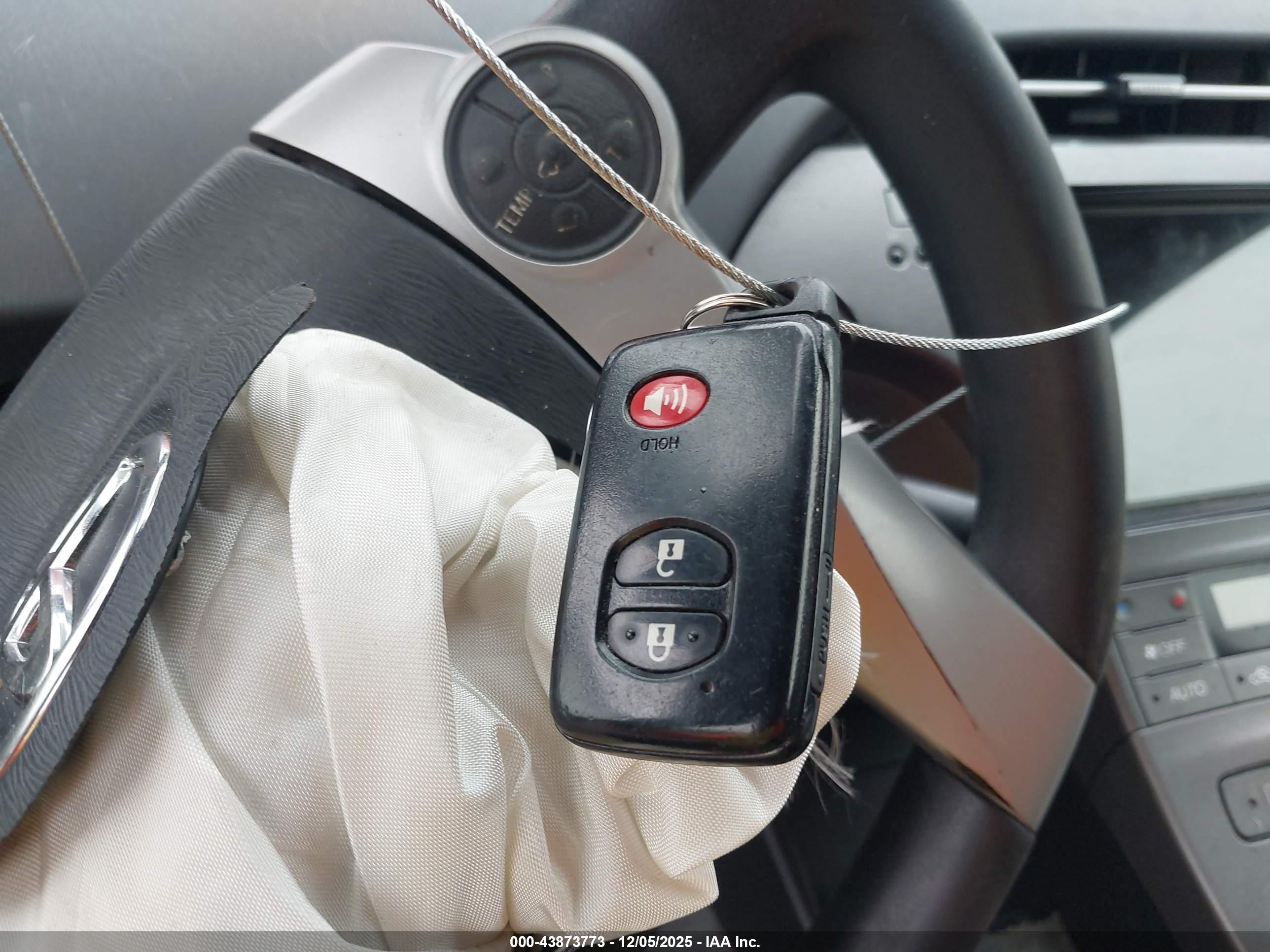 TOYOTA PRIUS image 11