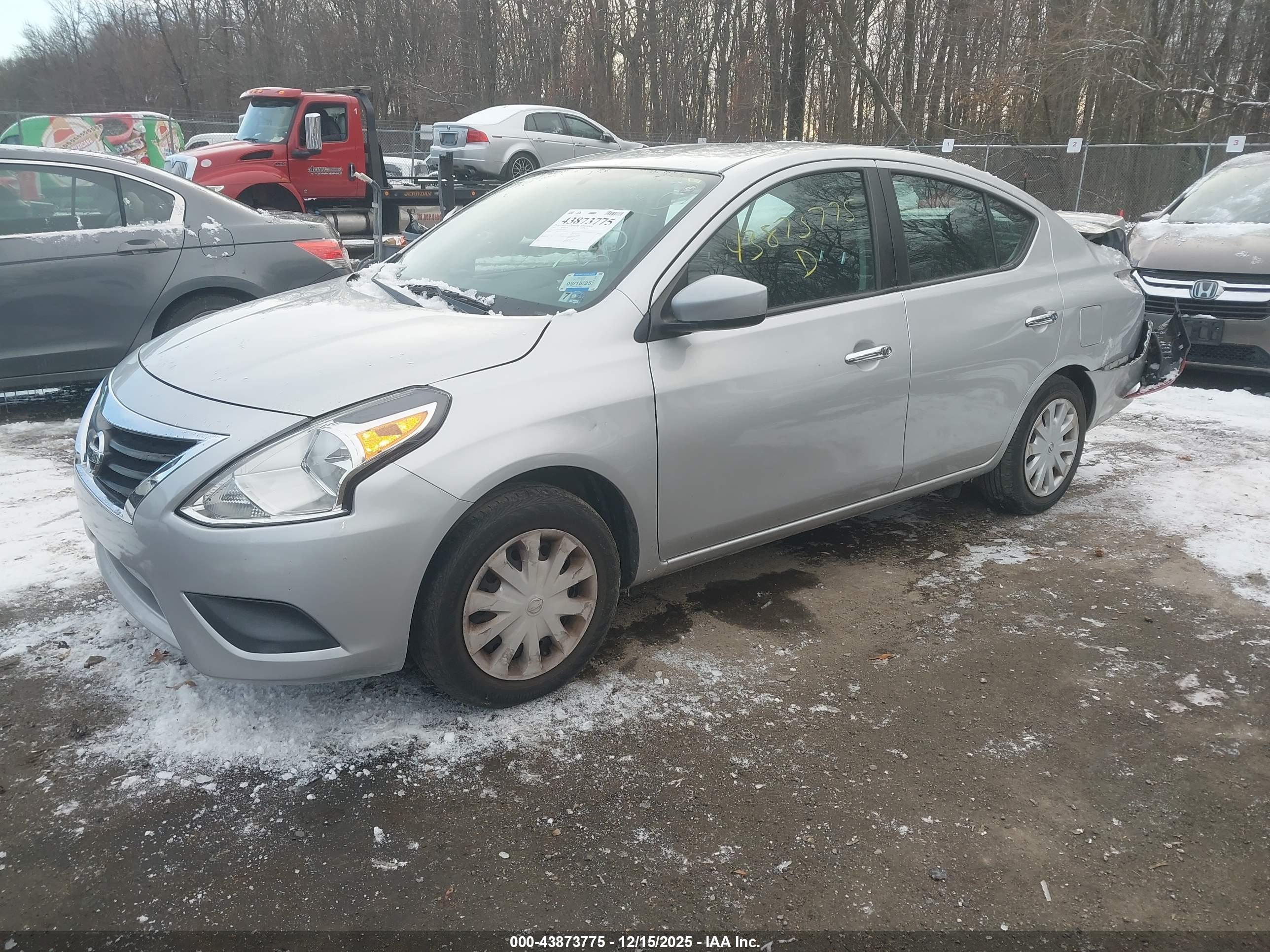 NISSAN VERSA image 2