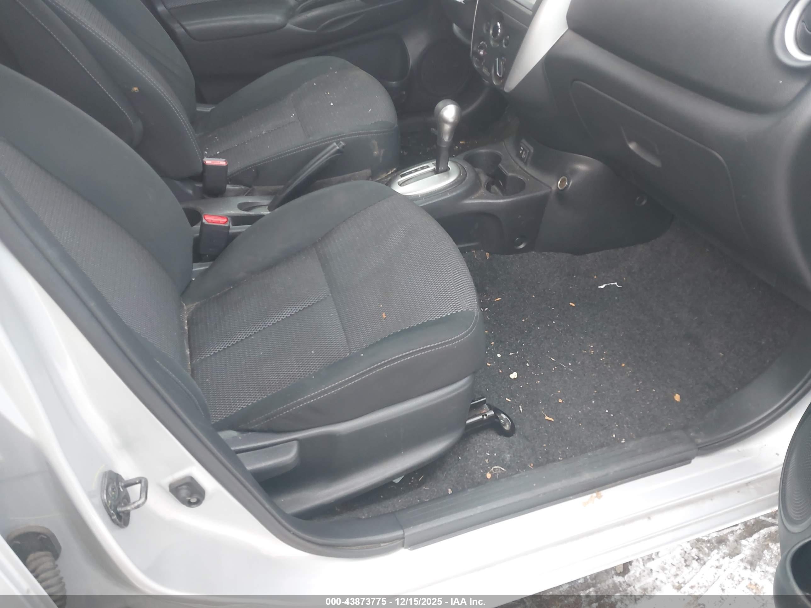 NISSAN VERSA image 5