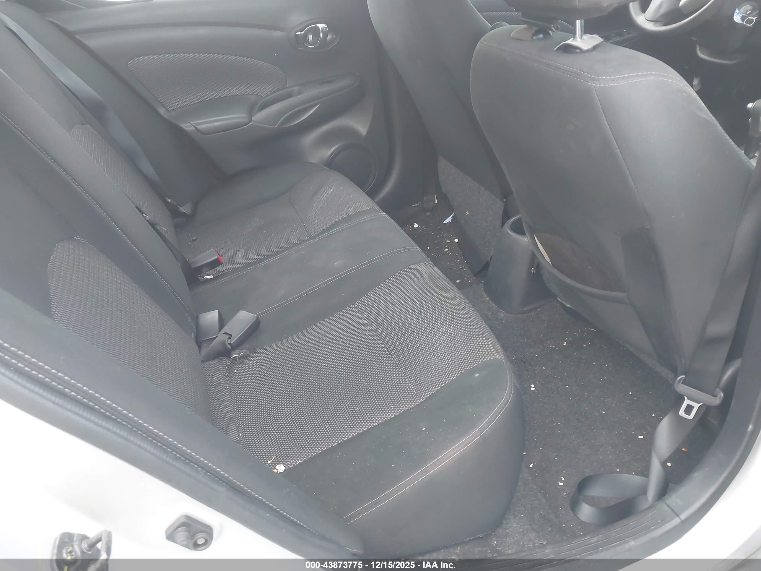 NISSAN VERSA image 8