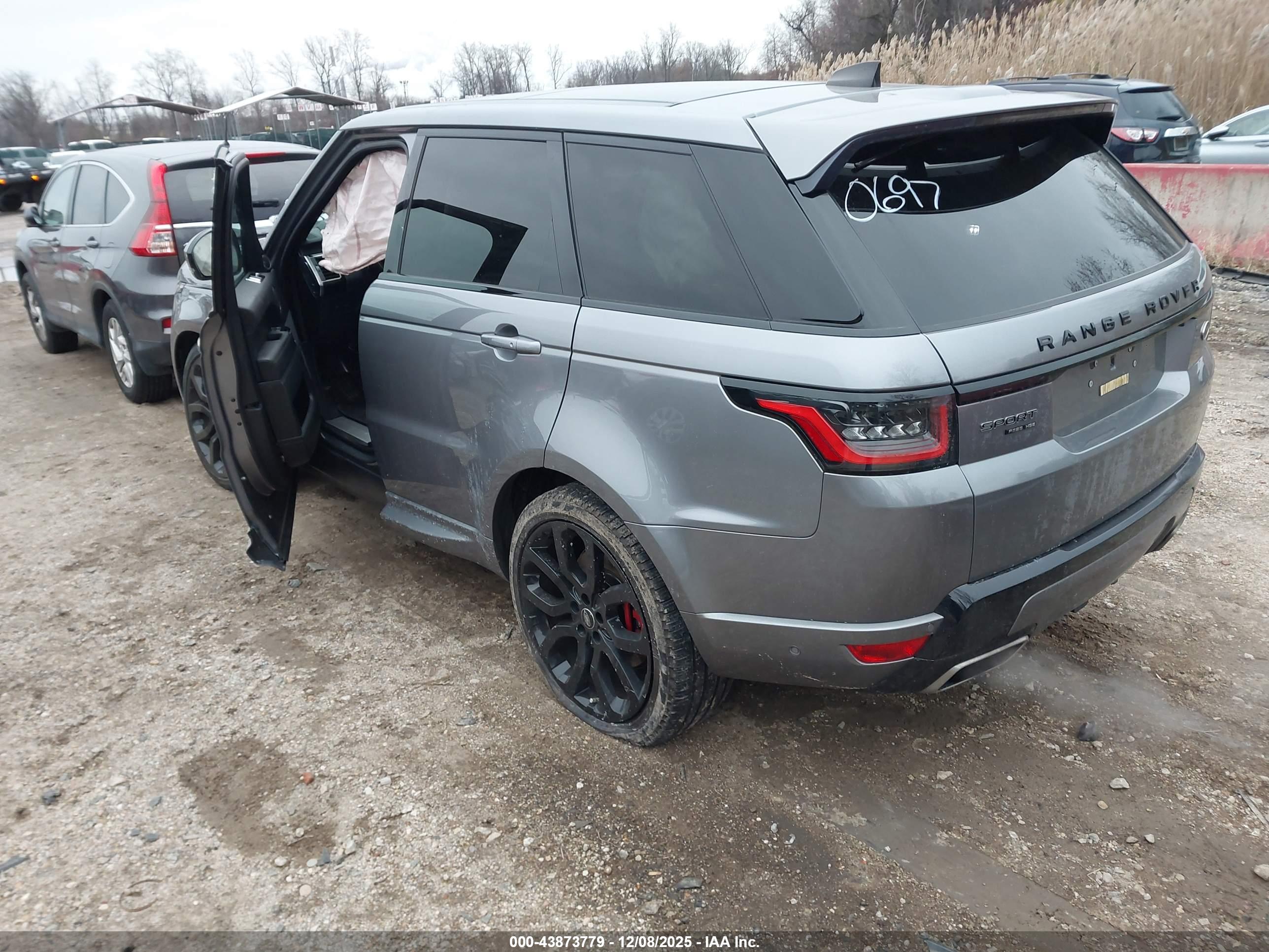 LAND ROVER image 3