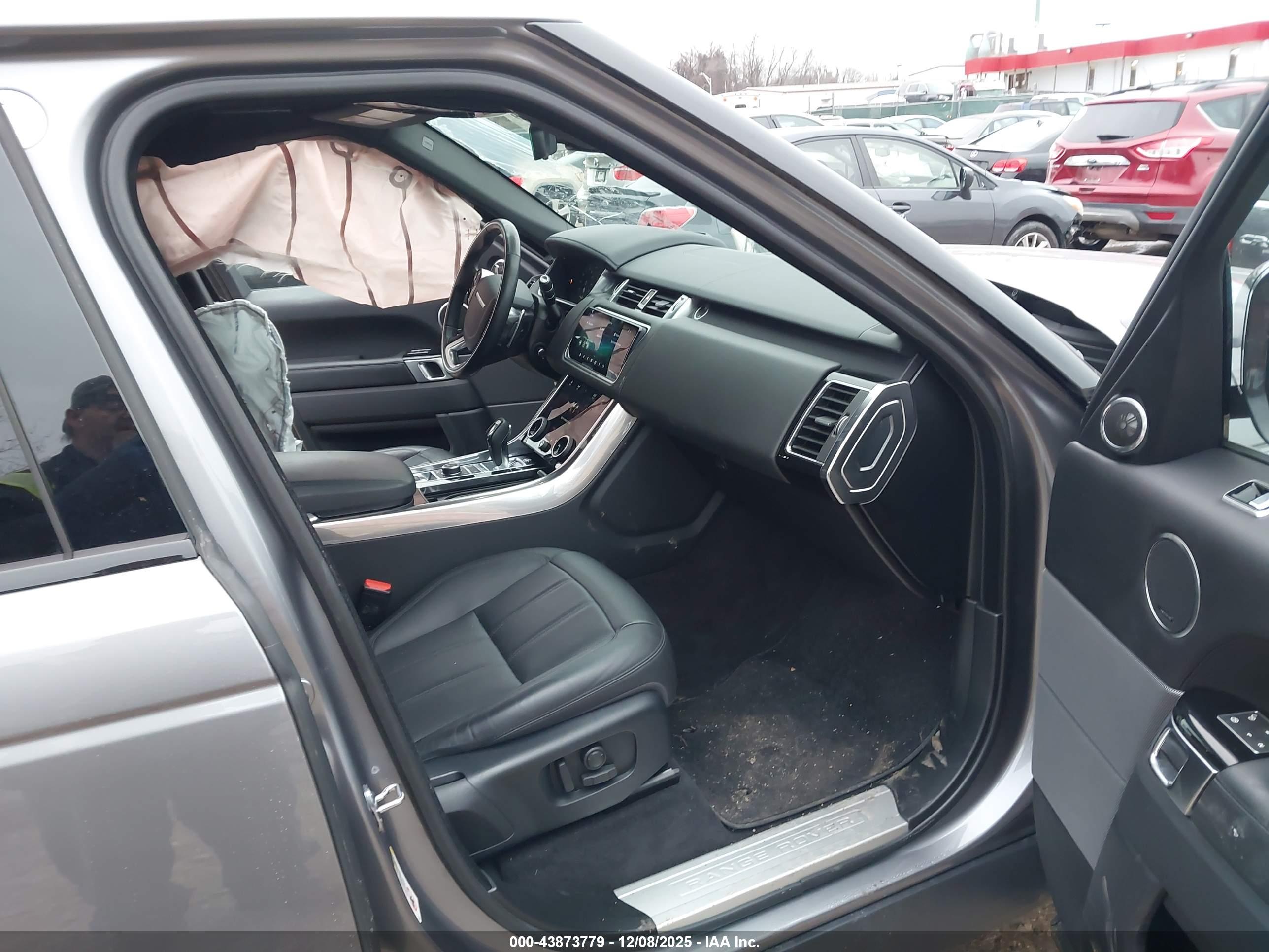 LAND ROVER image 5