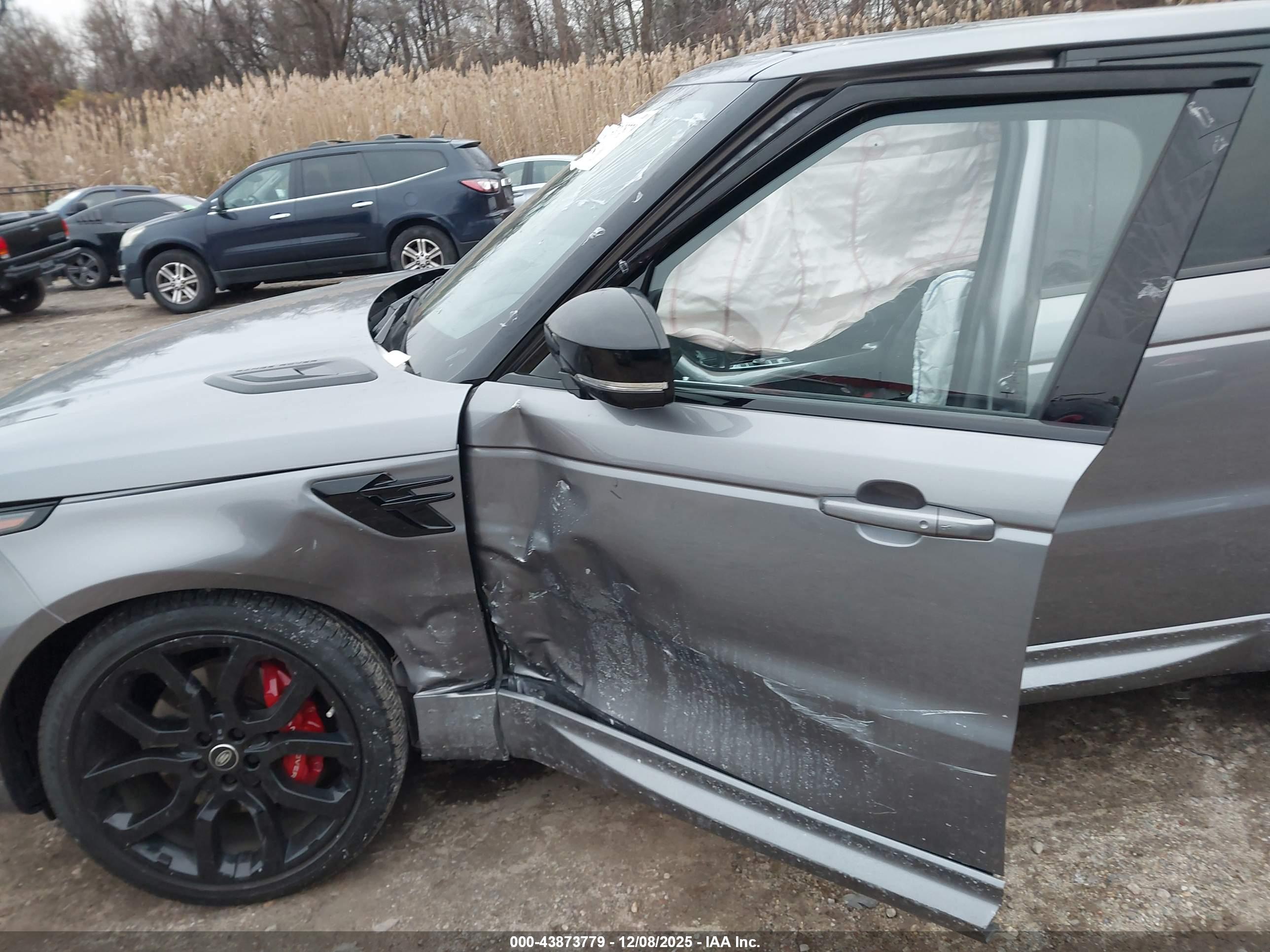 LAND ROVER image 6