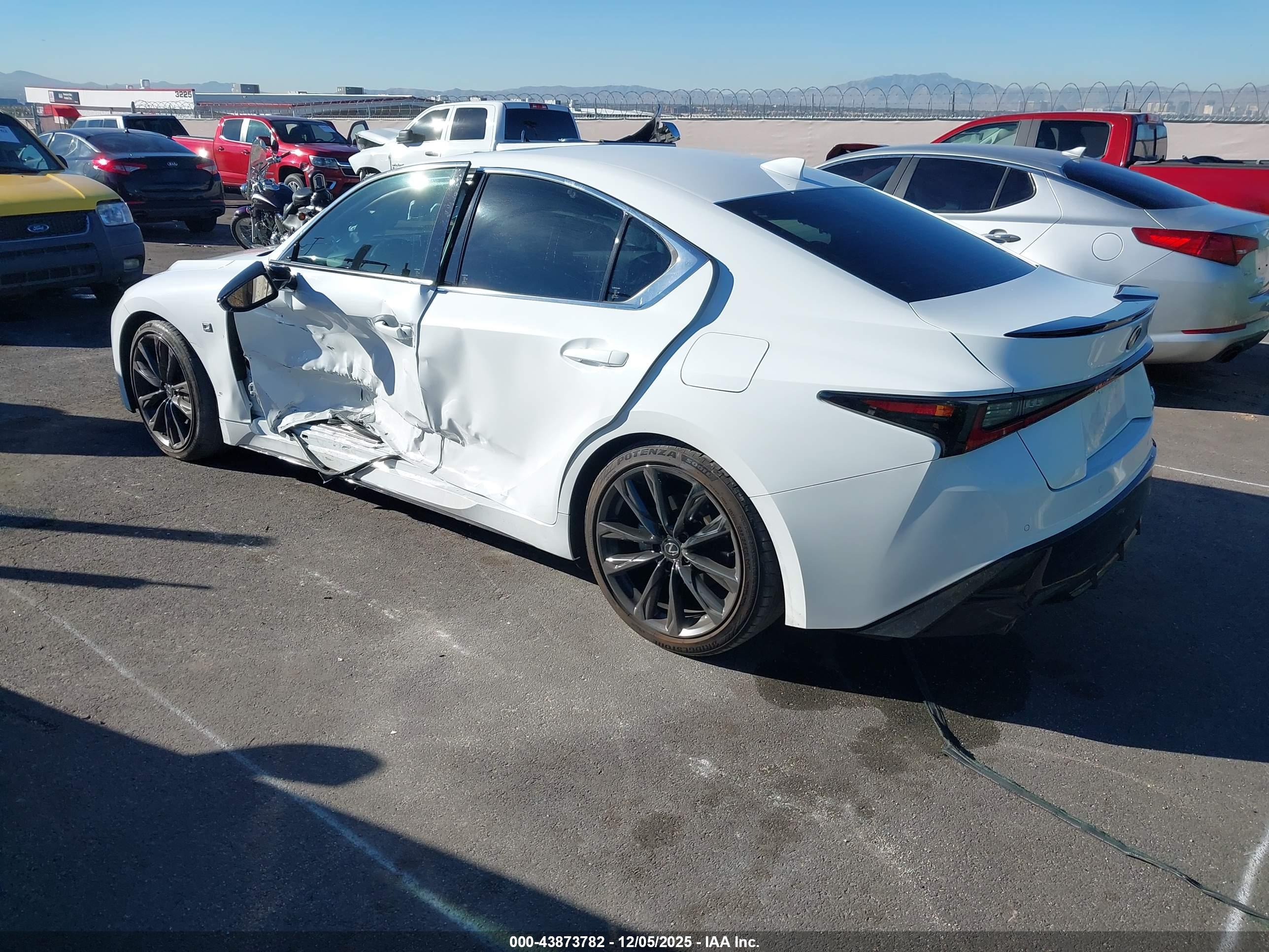 LEXUS IS image 3