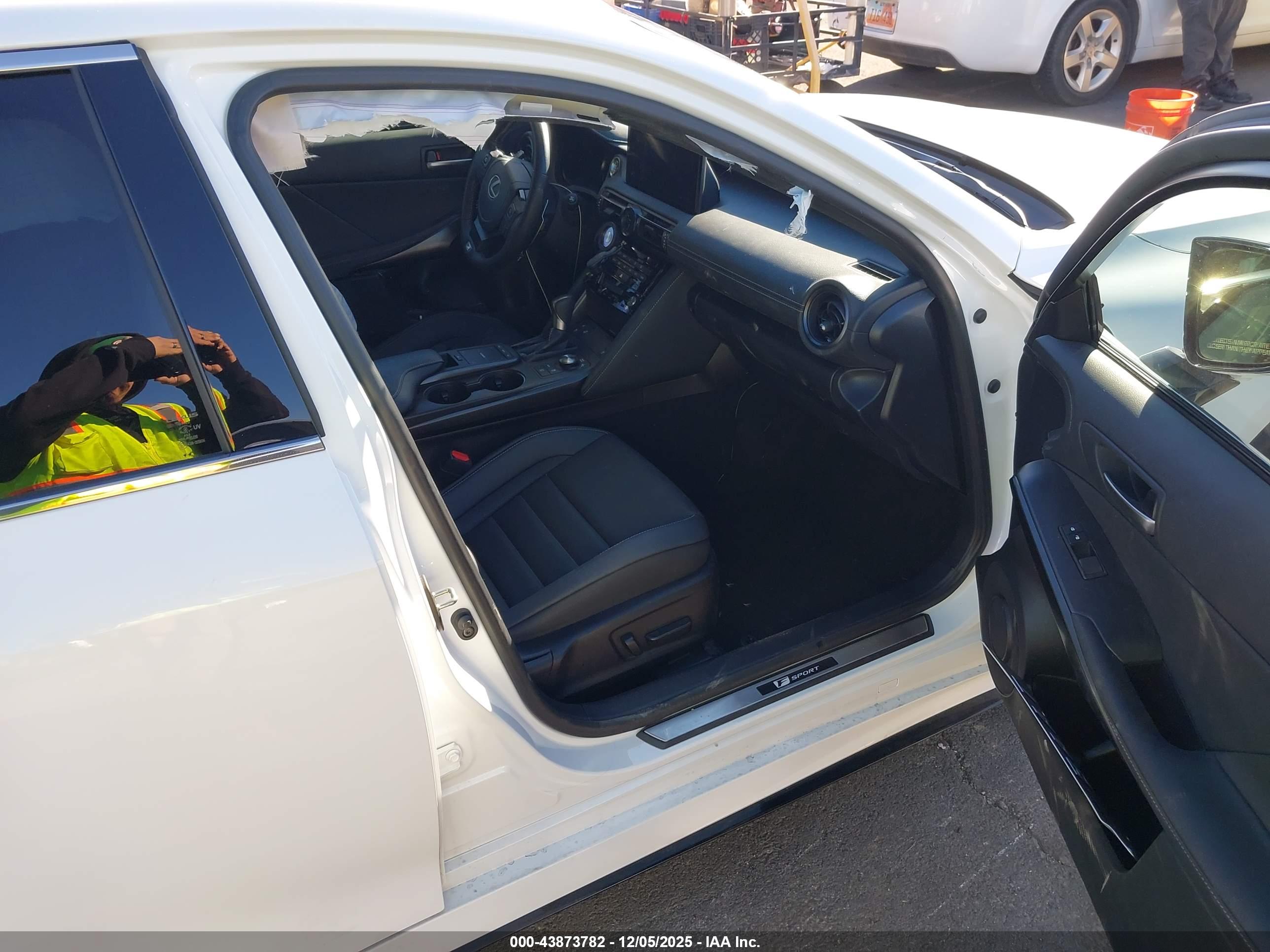 LEXUS IS image 5