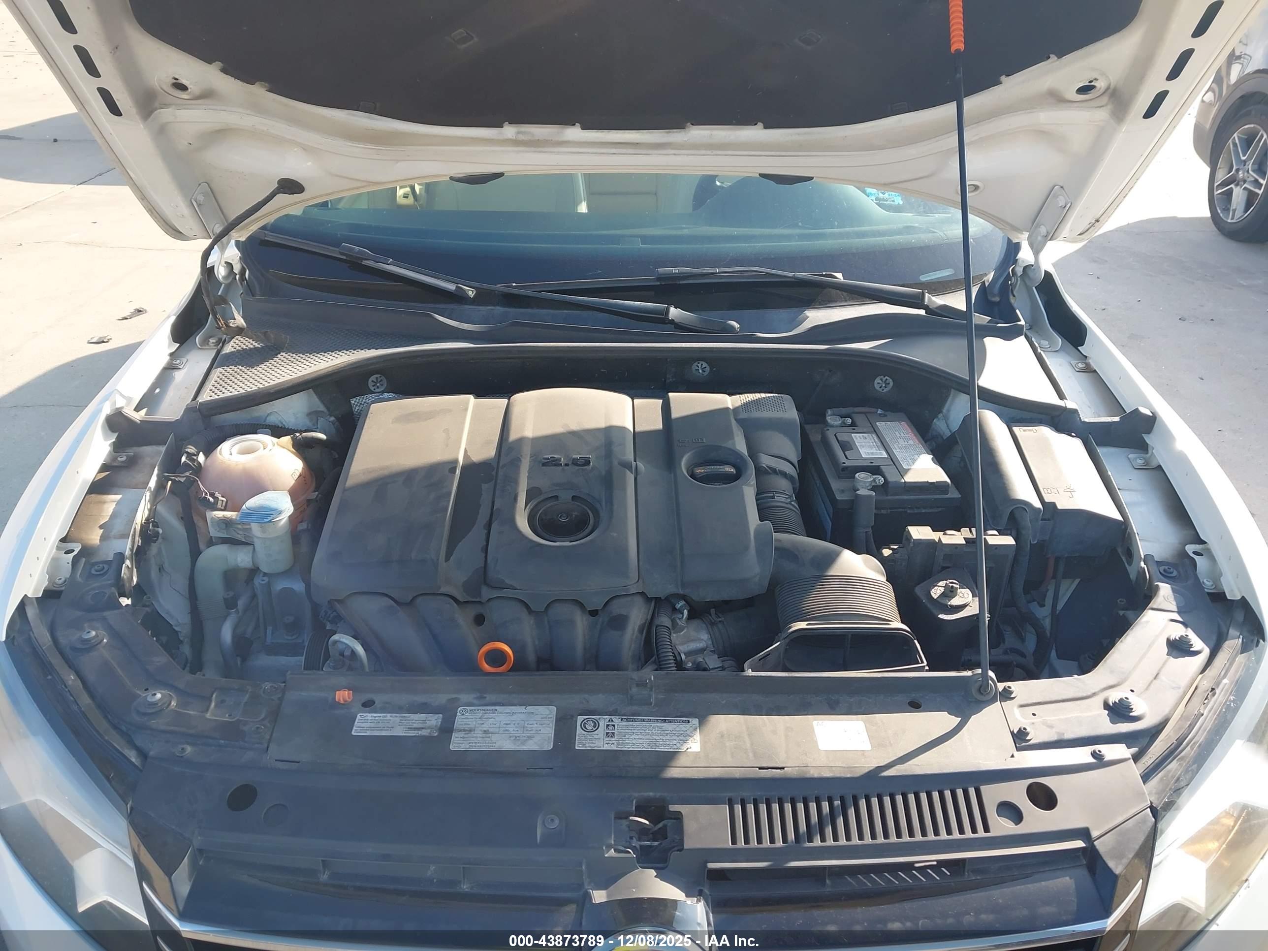 VOLKSWAGEN PASSAT image 10