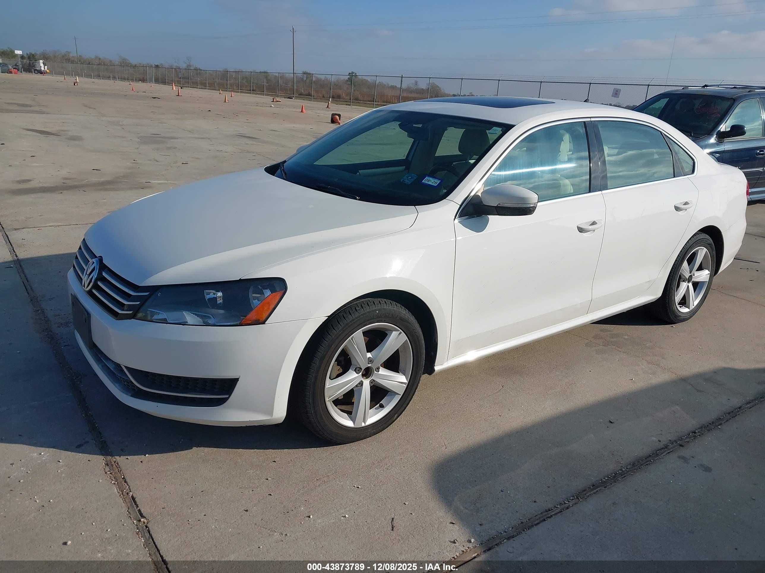 VOLKSWAGEN PASSAT image 2