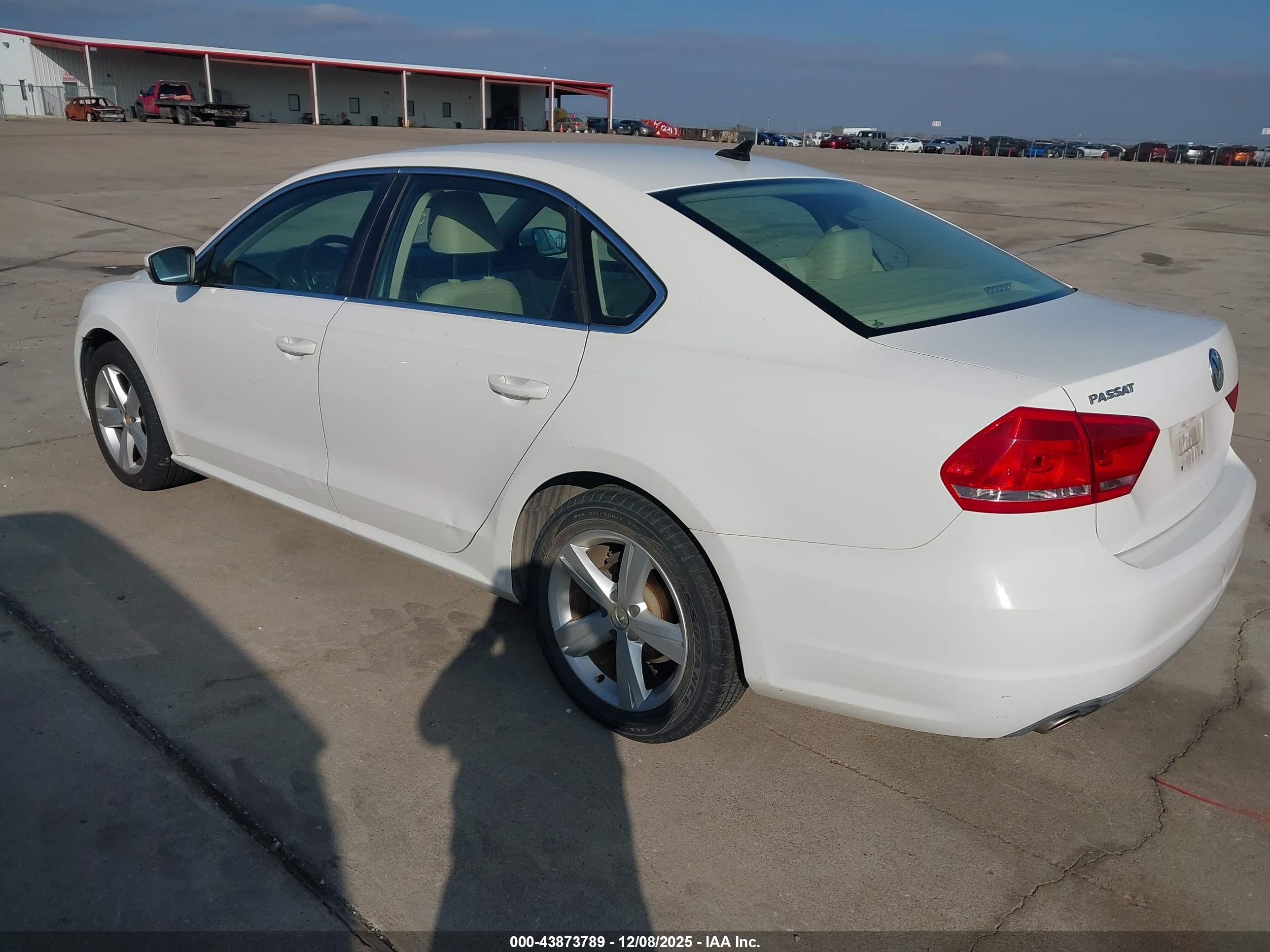 VOLKSWAGEN PASSAT image 3