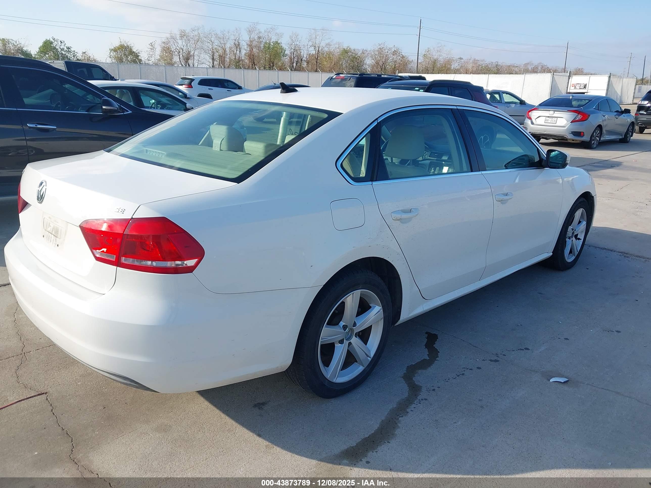 VOLKSWAGEN PASSAT image 4
